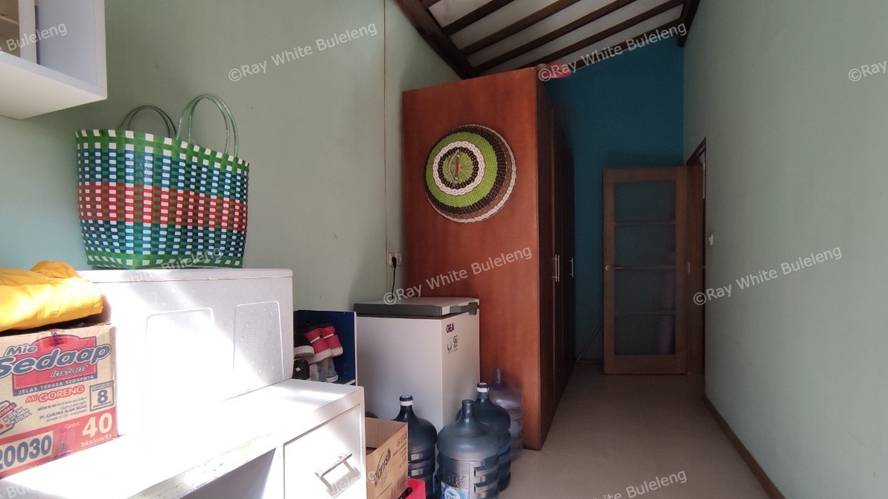 STUNNING OPEN PLAN VILLA IN LOVINA