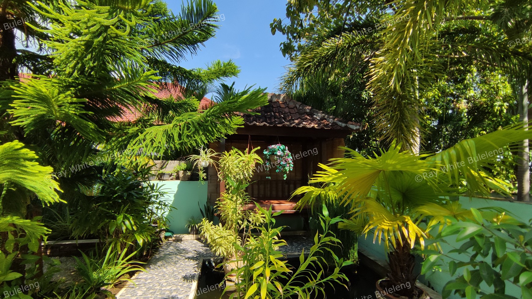 STUNNING OPEN PLAN VILLA IN LOVINA