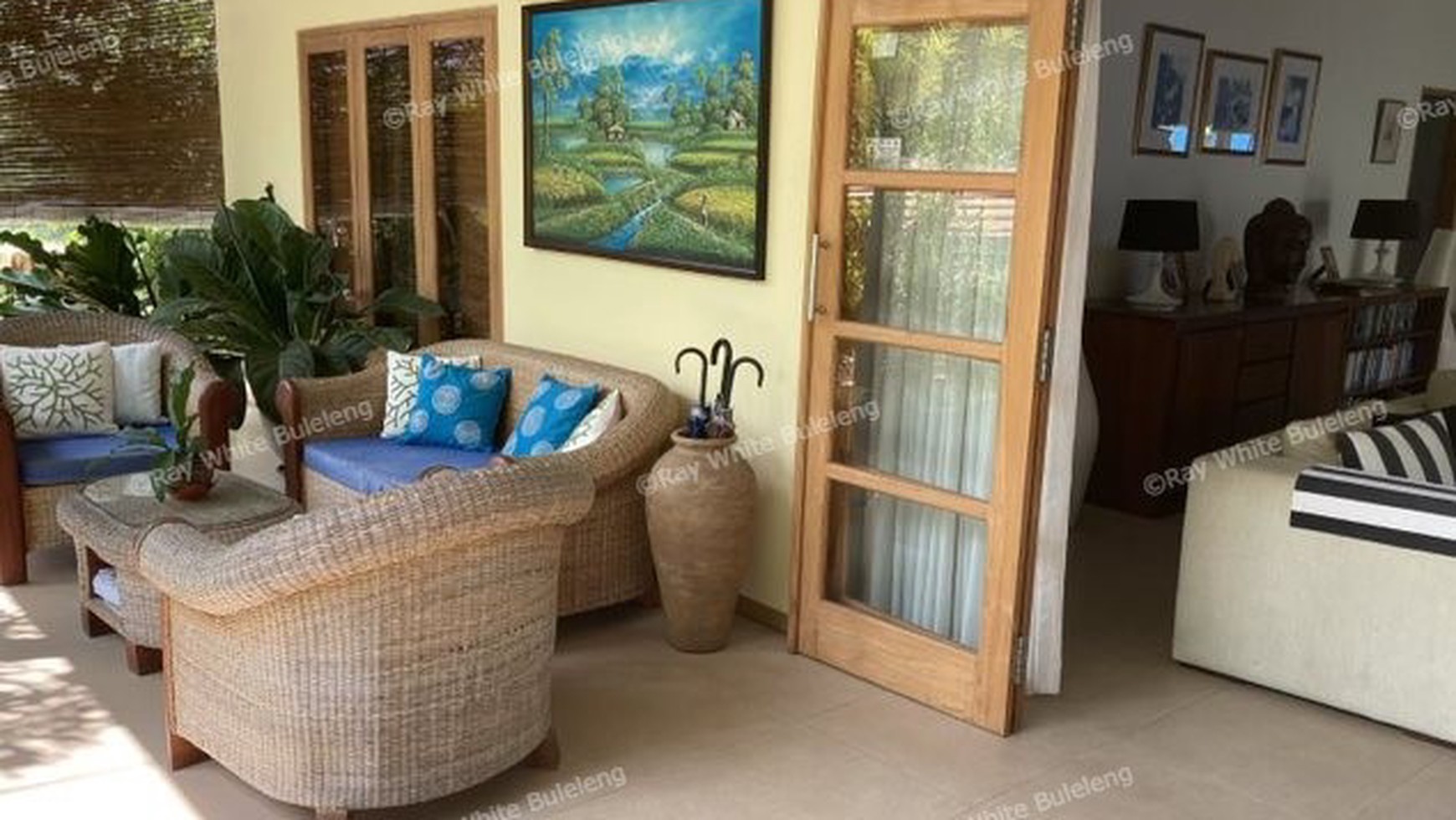 STUNNING OPEN PLAN VILLA IN LOVINA