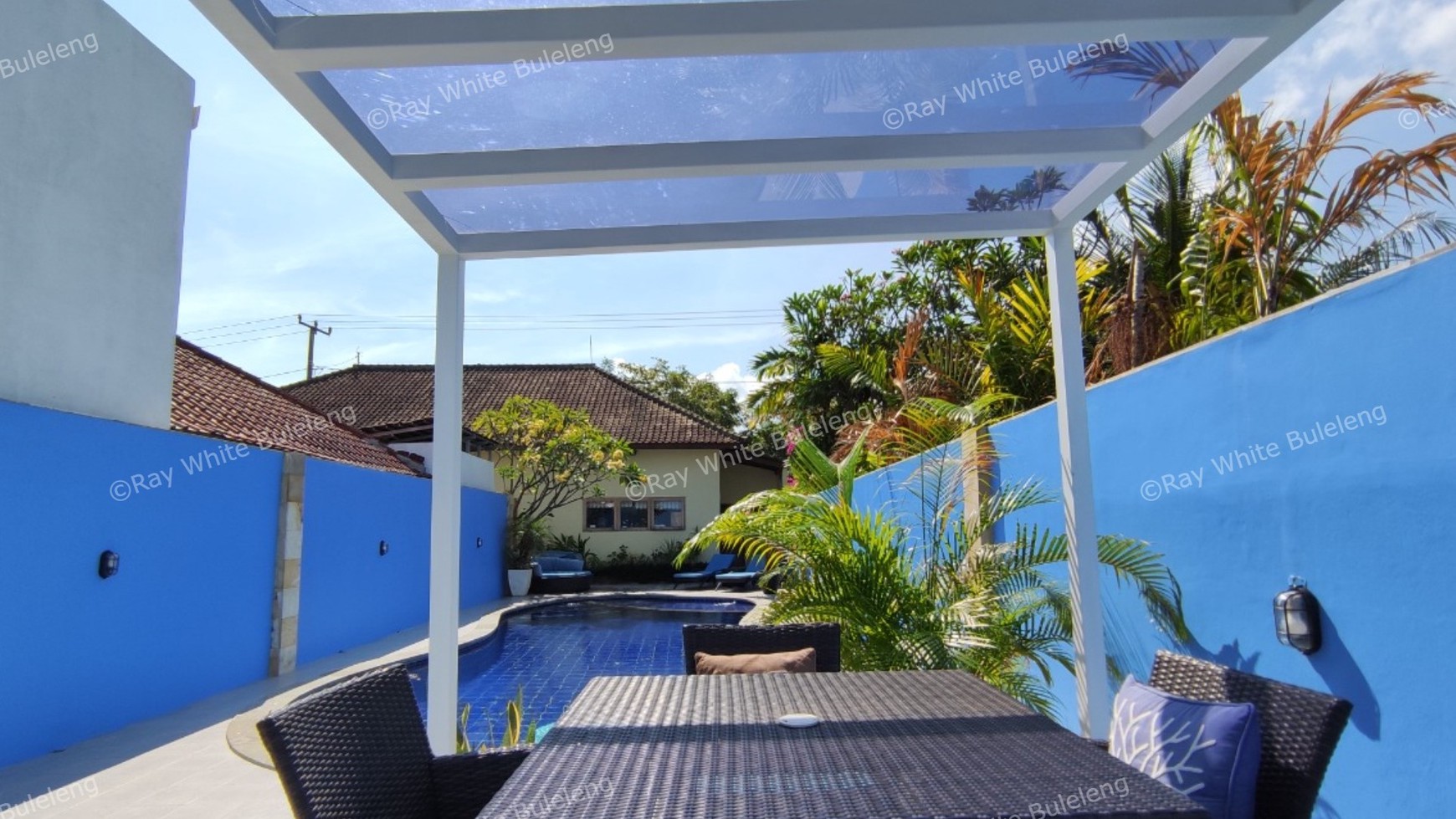 STUNNING OPEN PLAN VILLA IN LOVINA