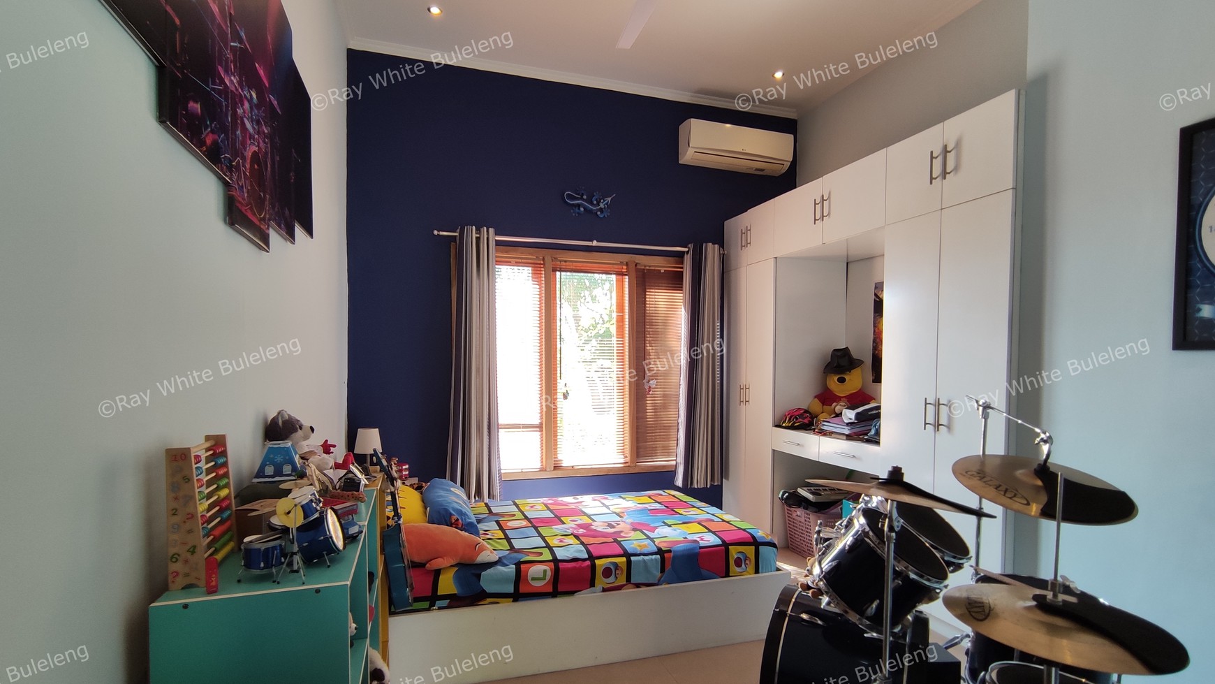 STUNNING OPEN PLAN VILLA IN LOVINA