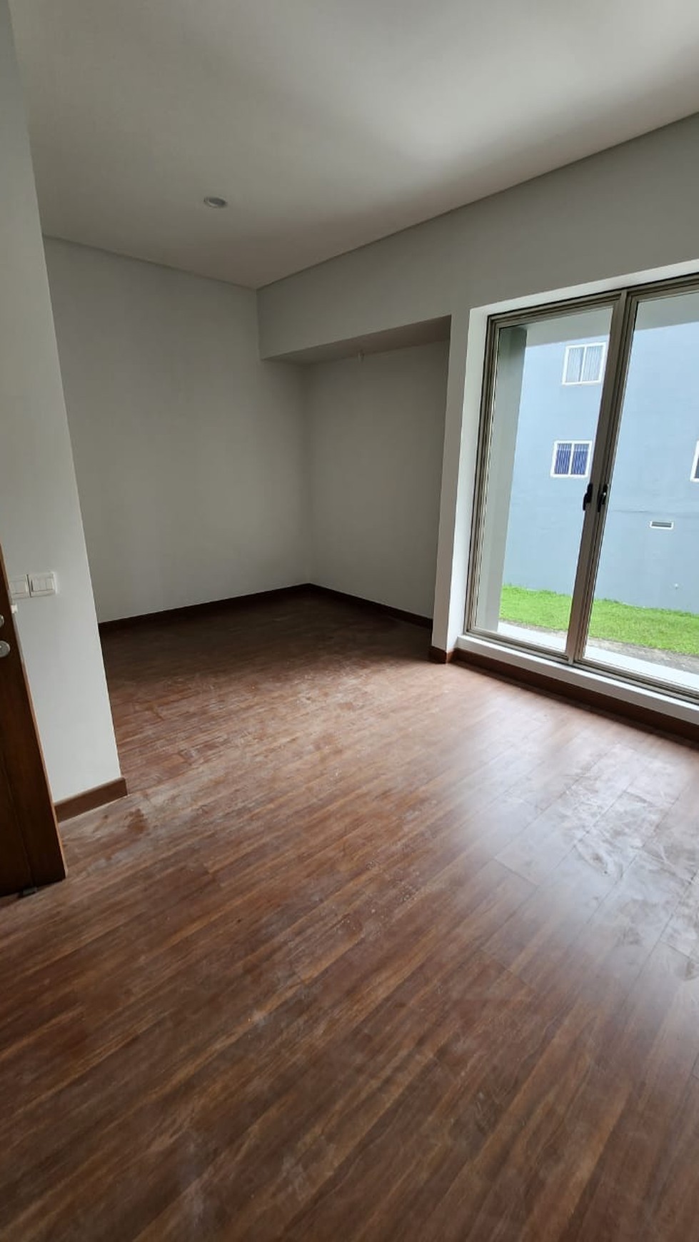 Dijual Rumah Royal Residence NEW Baru Plus Walking Closet - Carport 2 Mobil