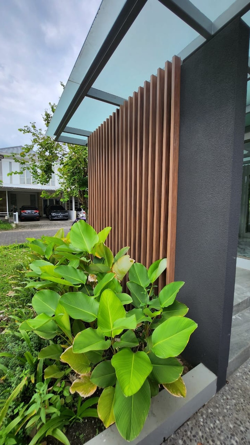 Dijual Rumah Royal Residence NEW Baru Plus Walking Closet - Carport 2 Mobil