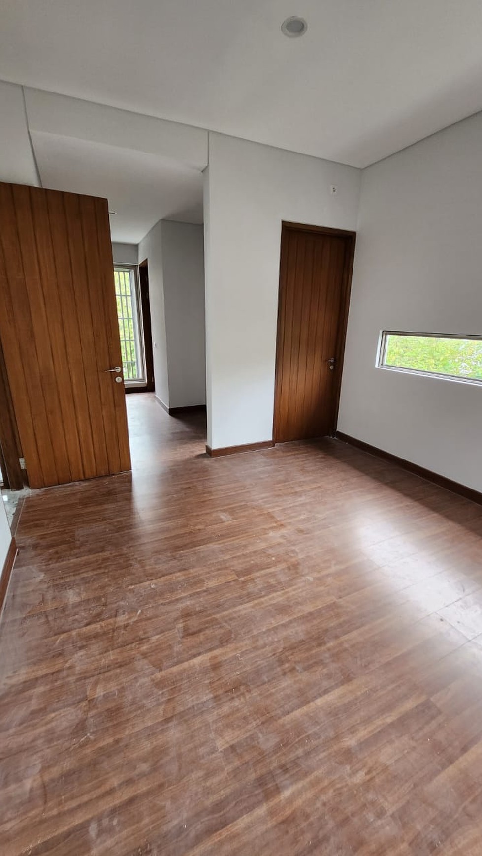 Dijual Rumah Royal Residence NEW Baru Plus Walking Closet - Carport 2 Mobil