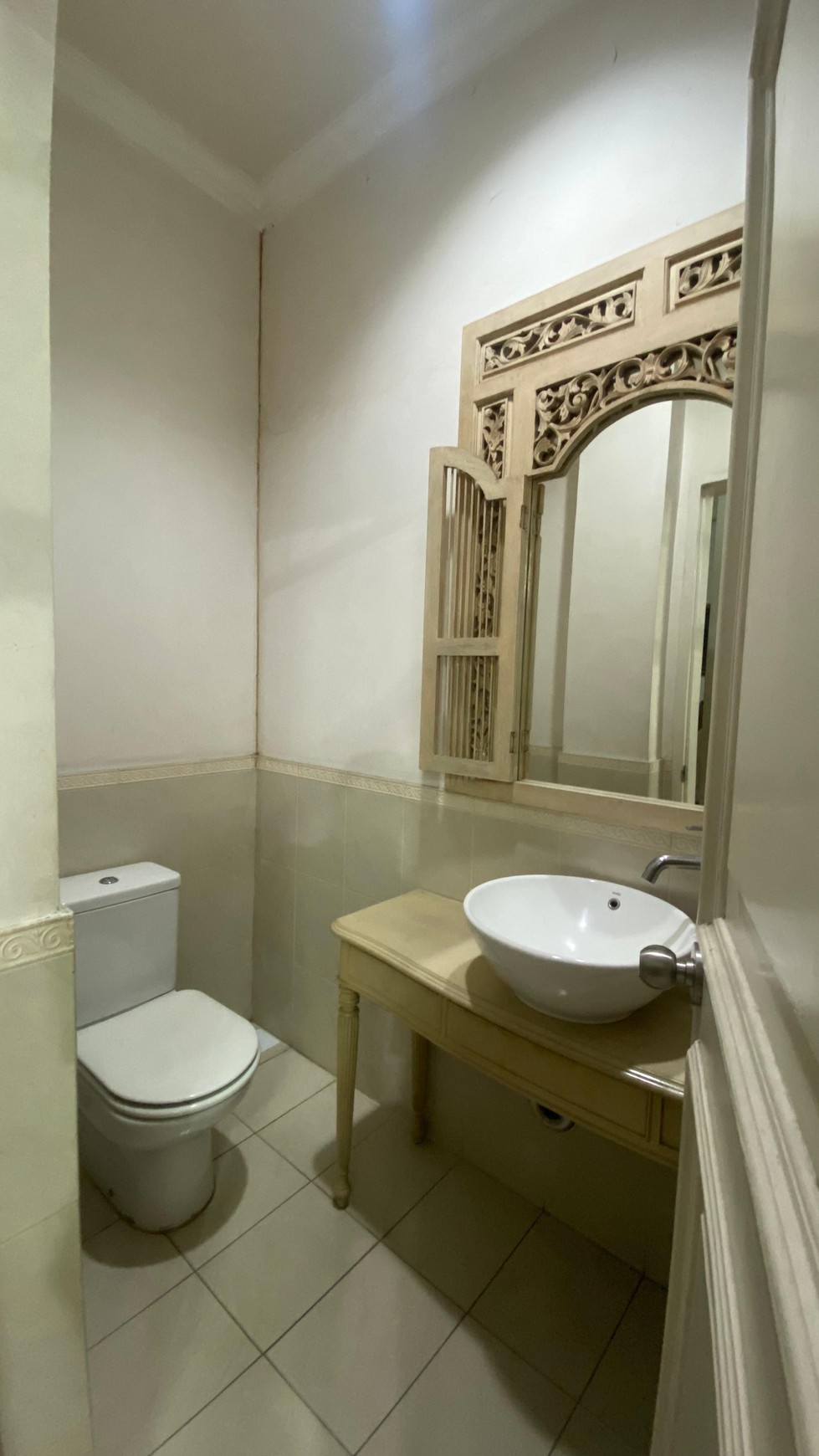 DIJUAL Rumah 3 lantai di lokasi elit Kemang Jakarta Selatan