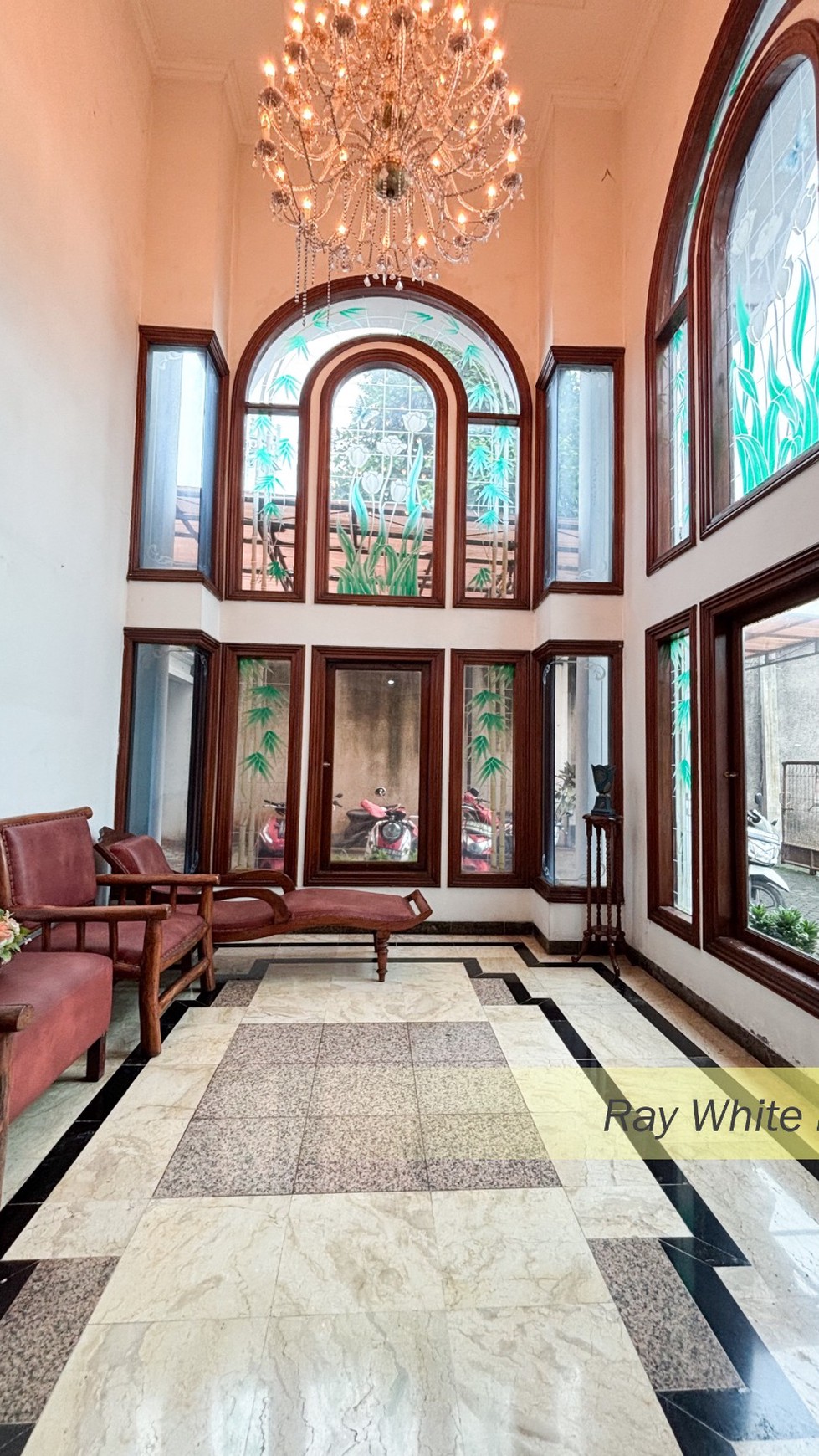 RUMAH SEMI FURNISHED DALAM TOWN HOUSE DI KEBAYORAN LAMA - JAKARTA SELATAN