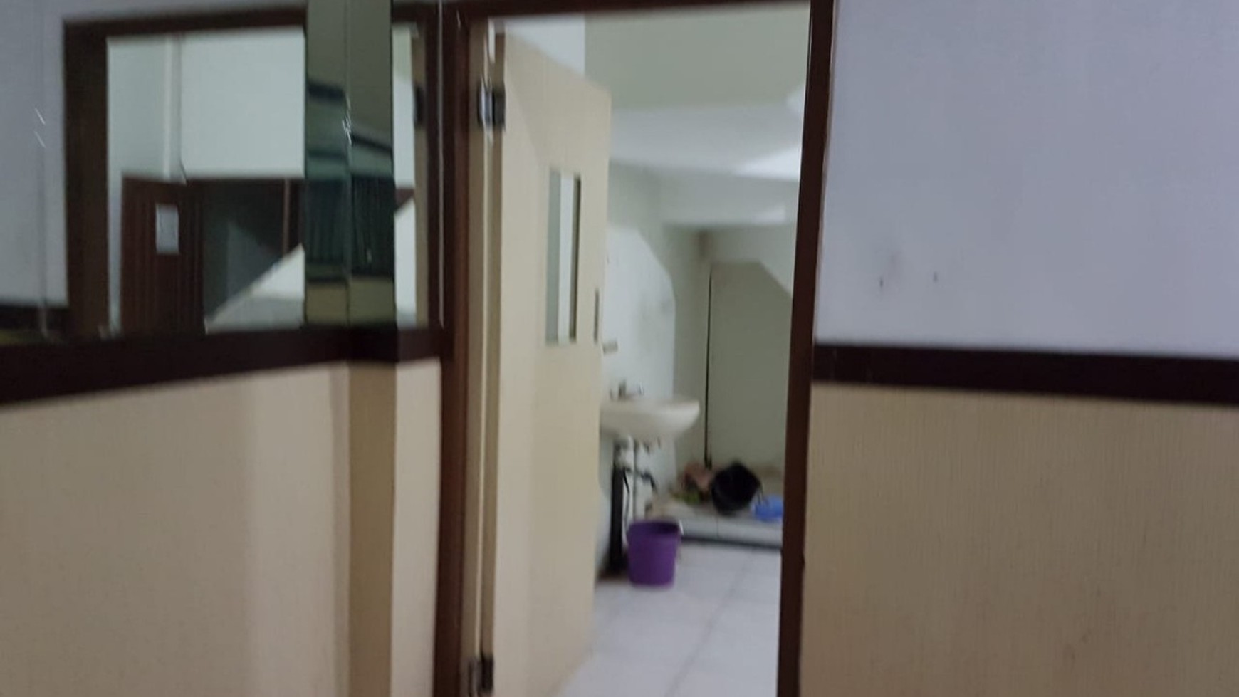 MURAH Disewakan Ruko Darmo Baru Barat - Darmo Permai - Surabaya Barat- Nol Jalan - Parkiran Mobil Luas