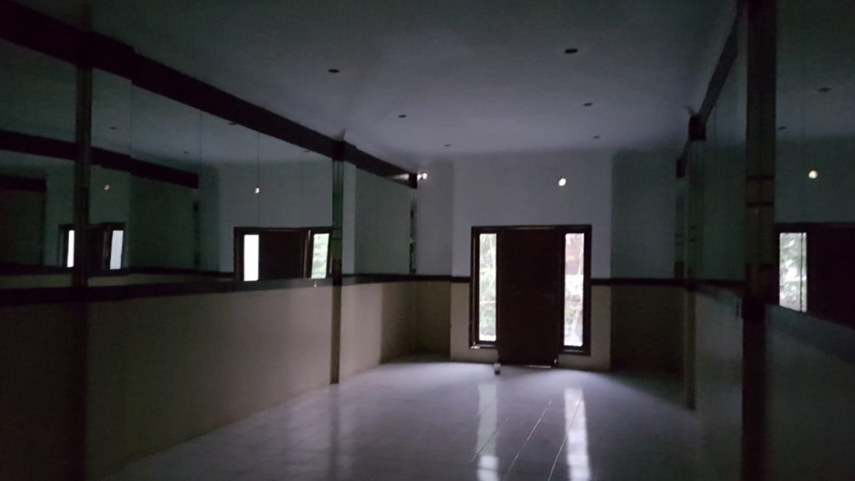 MURAH Disewakan Ruko Darmo Baru Barat - Darmo Permai - Surabaya Barat- Nol Jalan - Parkiran Mobil Luas
