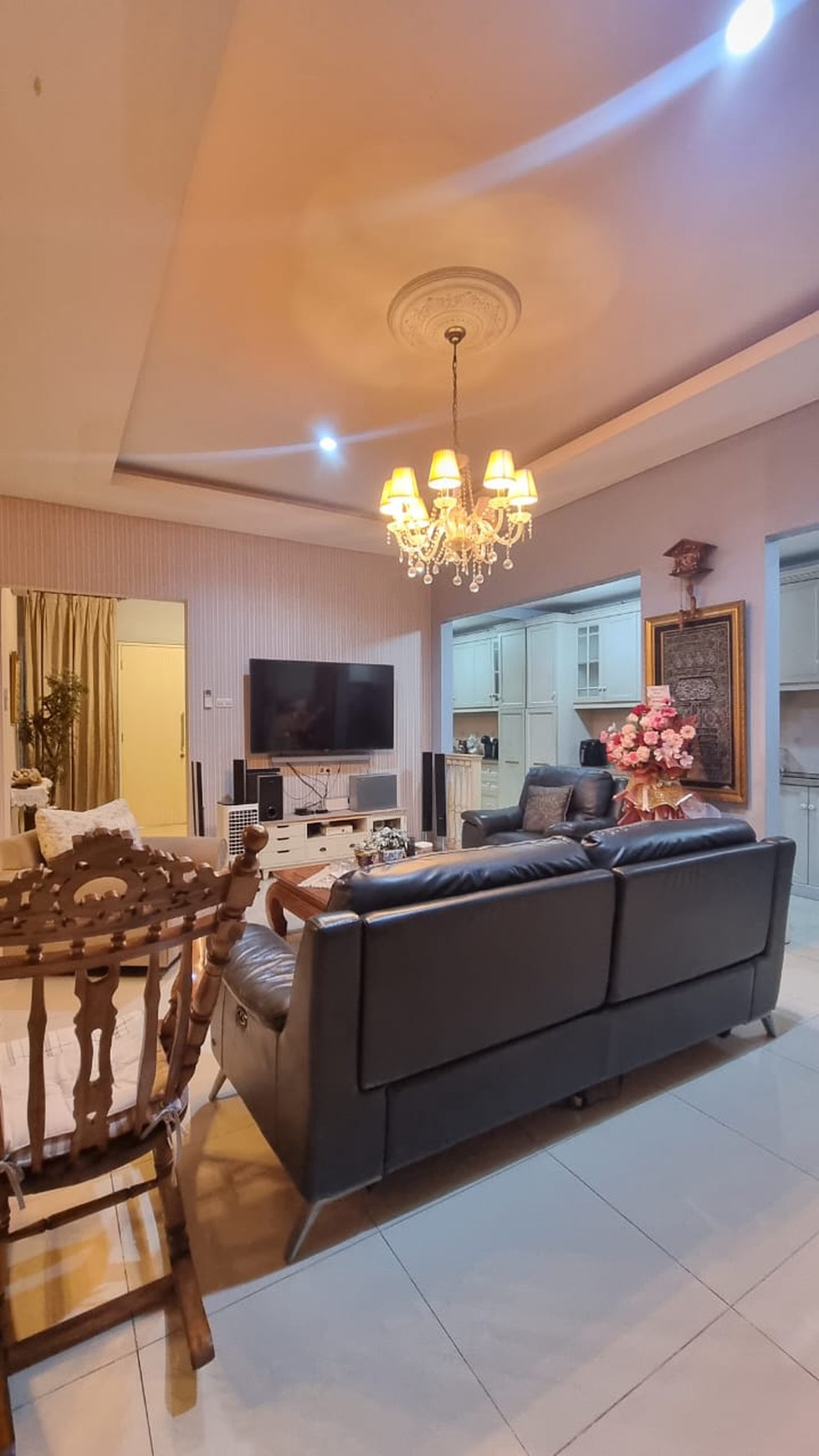 Rumah Mewah 2½ Lantai Luas Siap Huni dengan Hunian Asri @Sektor 7