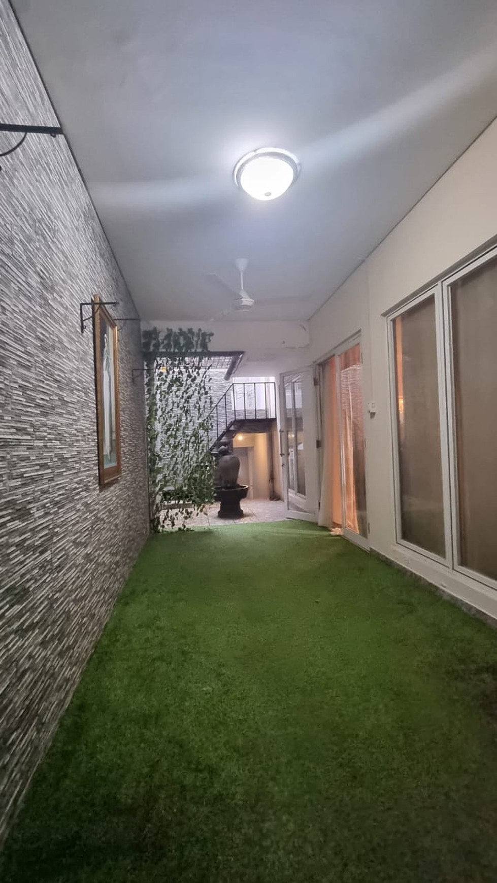 Rumah Mewah 2½ Lantai Luas Siap Huni dengan Hunian Asri @Sektor 7