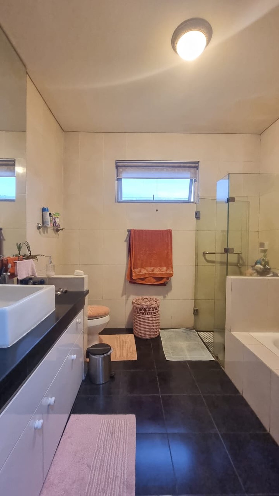 Rumah Mewah 2½ Lantai Luas Siap Huni dengan Hunian Asri @Sektor 7