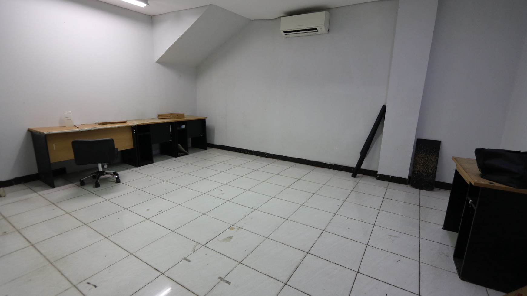 GUDANG DI BIZPARK 1 PULOGADUNG YANG STRATEGIS, HARGA TERBAIK.