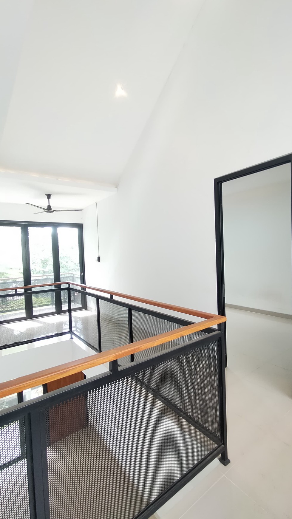 Rumah Minimalis modern di Kencana Loka, 24 jam security