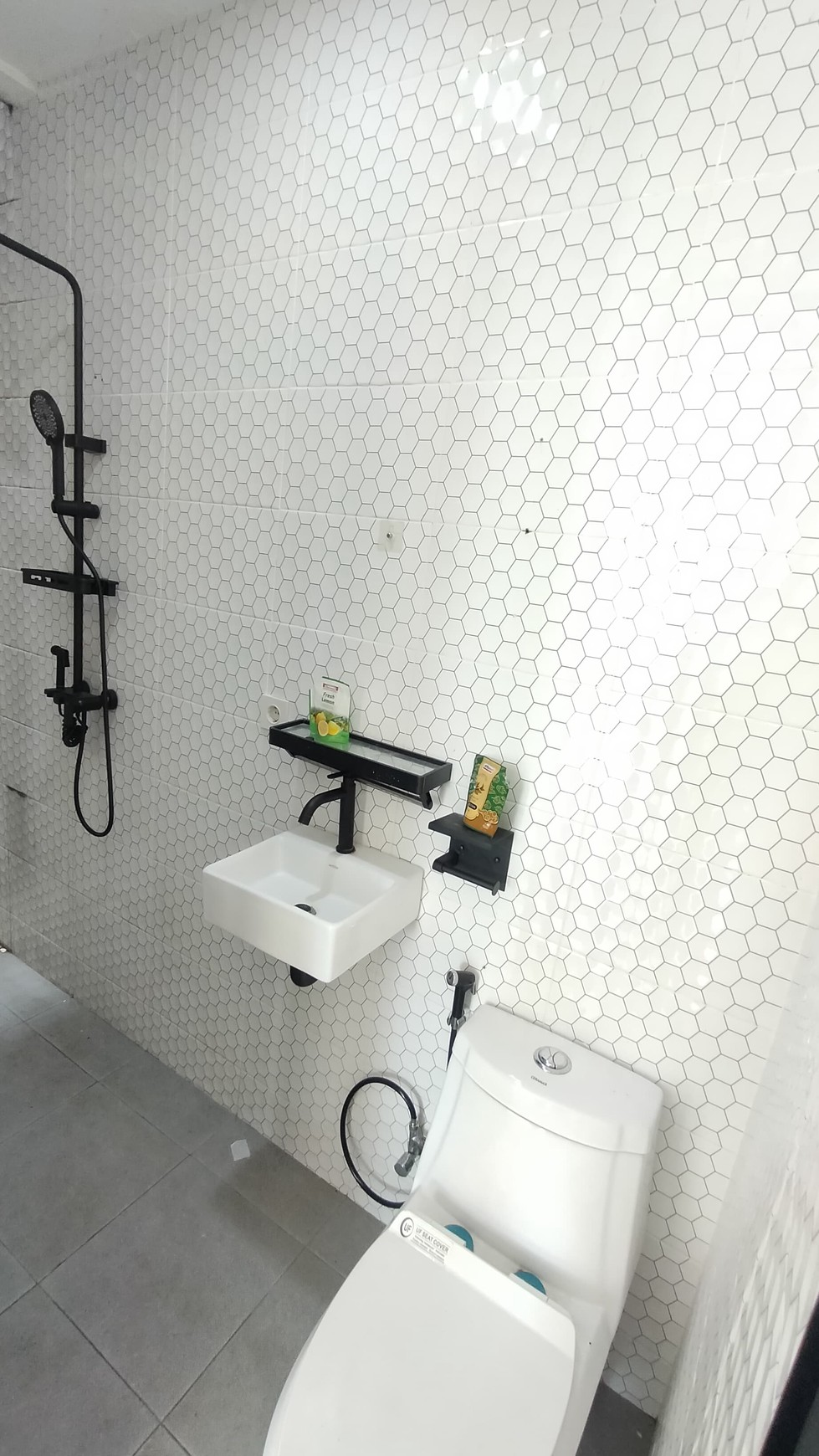 Rumah Minimalis modern di Kencana Loka, 24 jam security