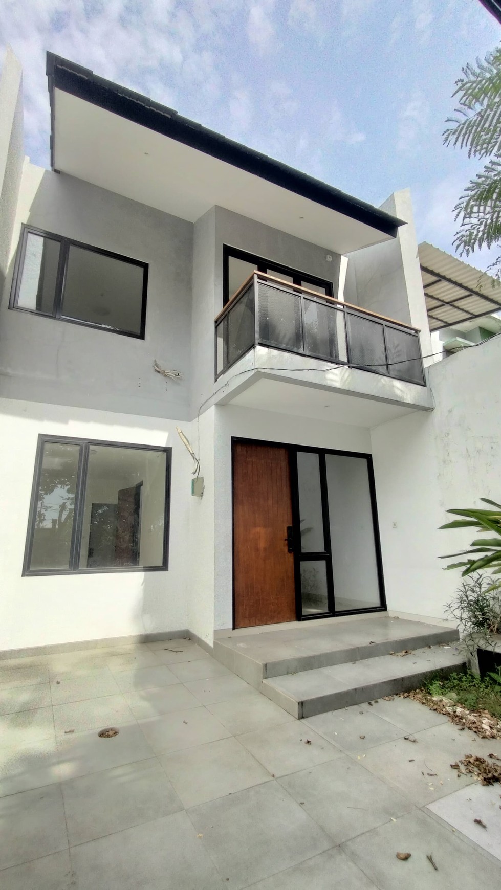 Rumah Minimalis modern di Kencana Loka, 24 jam security