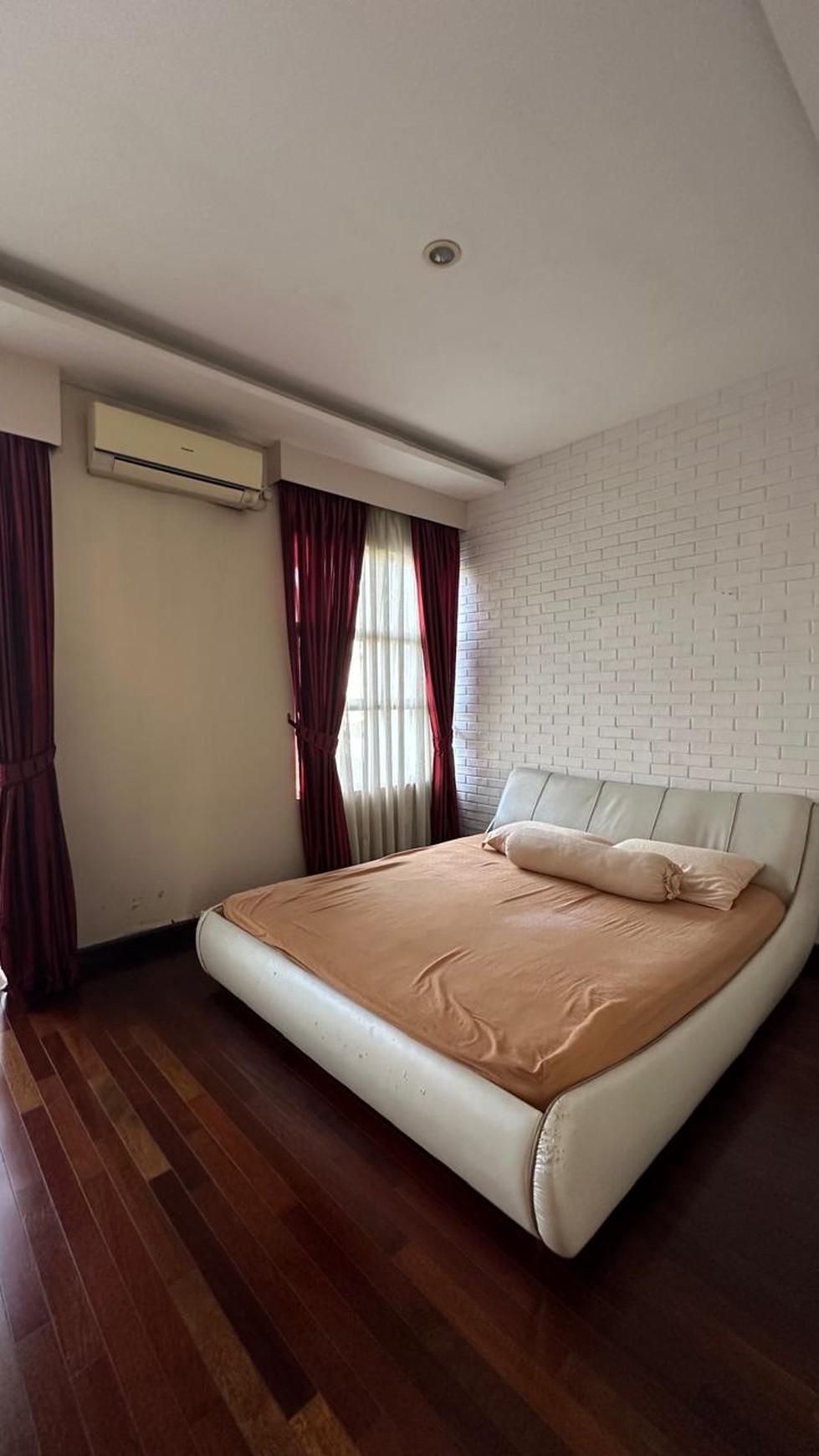 Rumah Siap Huni dengan Hunian Nyaman dan Asri di Bintaro Park