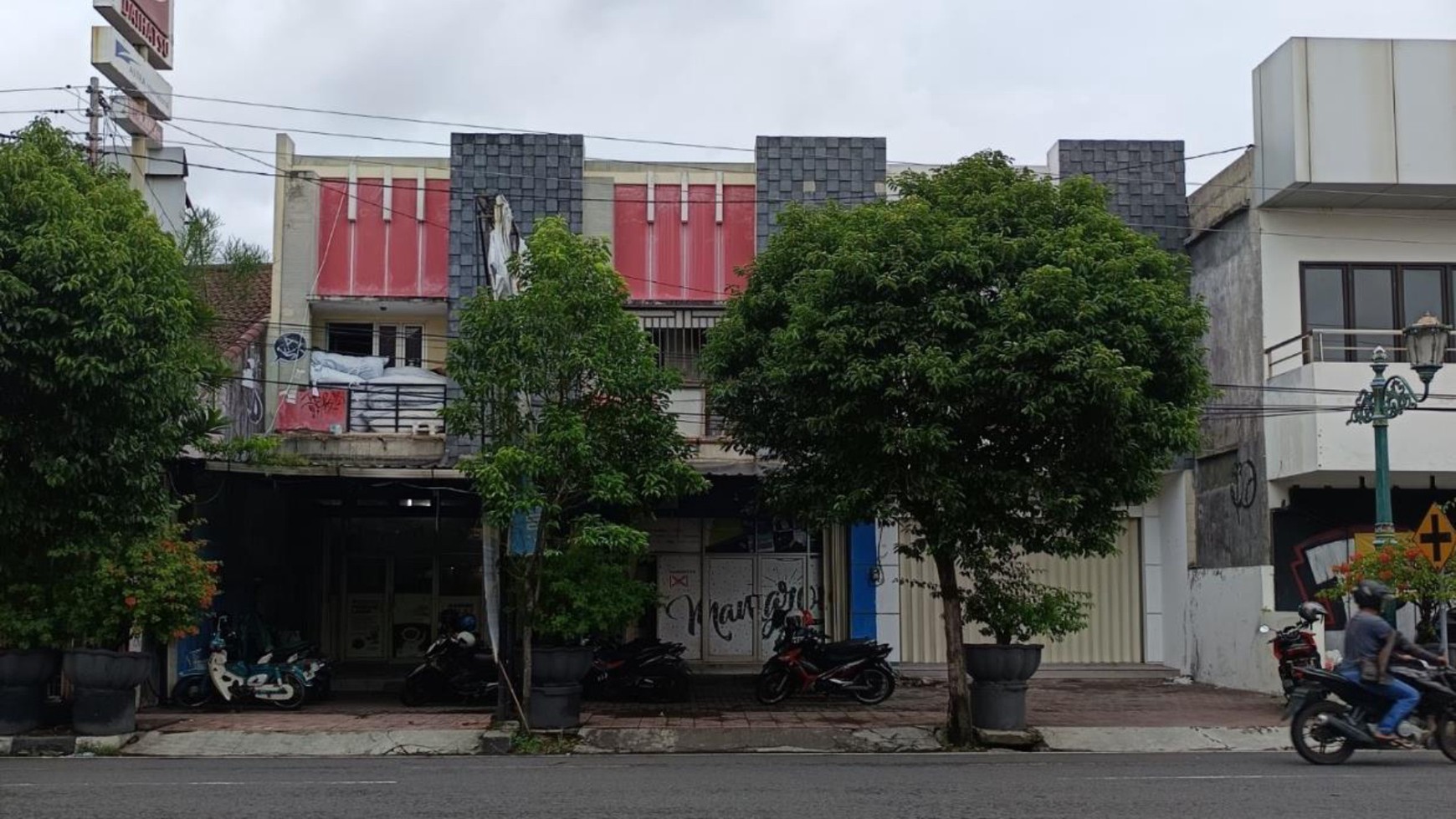 Ruko Lokasi Strategis Dijalan Mayjend Sutoyo Dekat Alun-Alun Kidul Yogyakarta