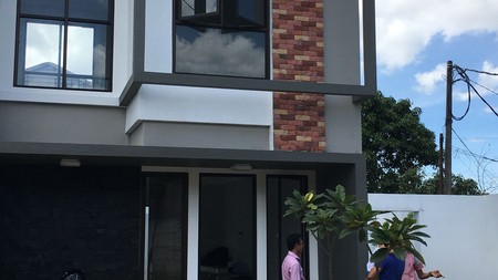 Rumah 2 Lantai Siap Huni dengan Hunian Nyaman dan Asri di Ciputat