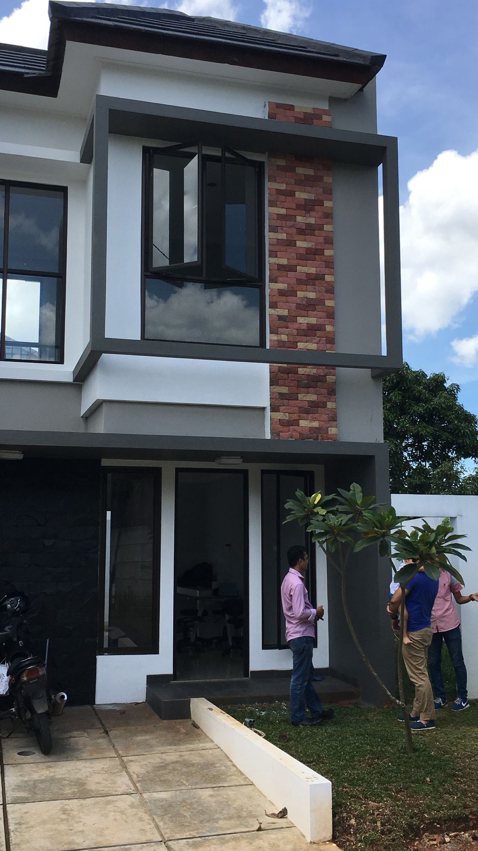 Rumah 2 Lantai Siap Huni dengan Hunian Nyaman dan Asri di Ciputat