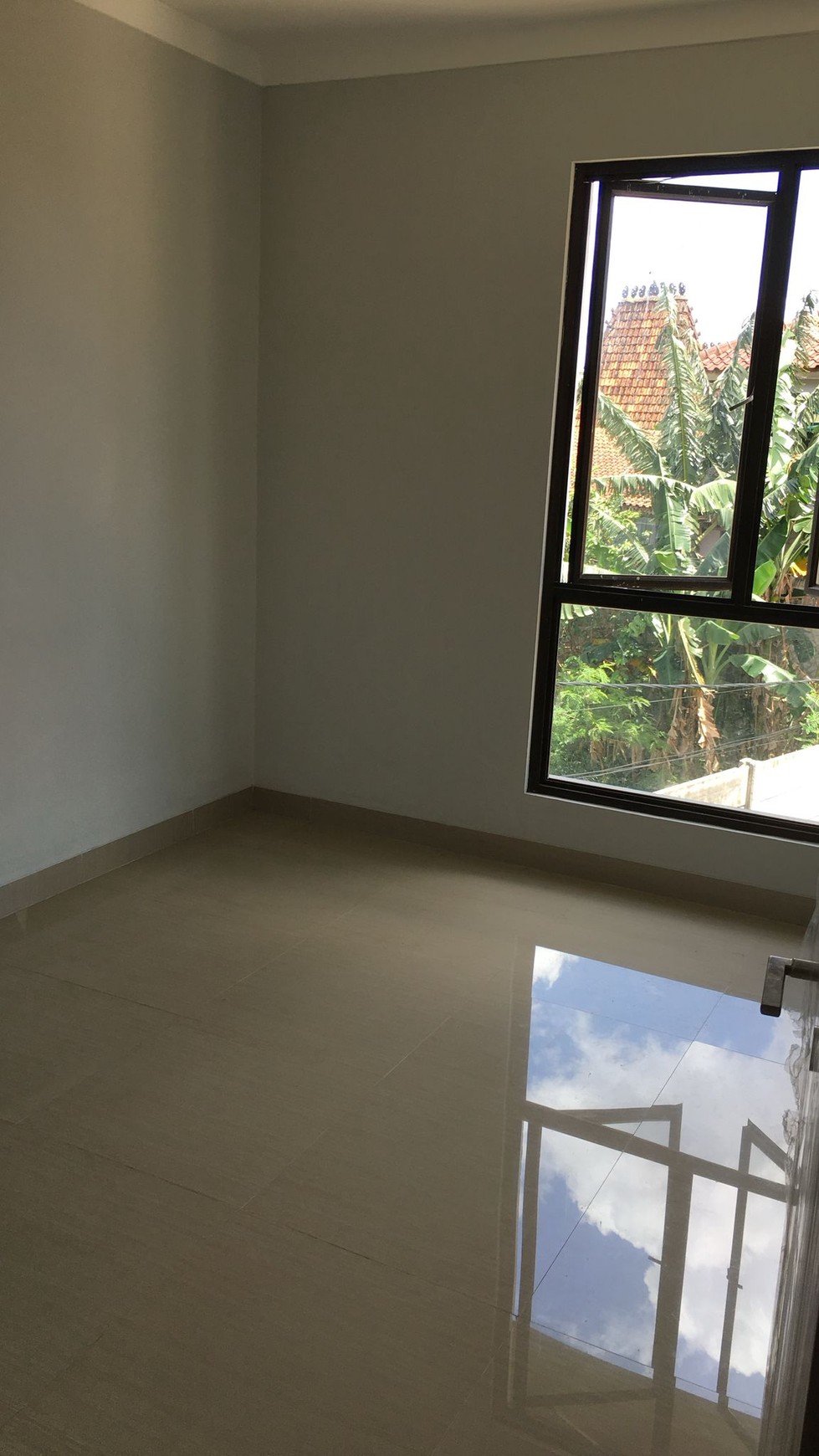 Rumah 2 Lantai Siap Huni dengan Hunian Nyaman dan Asri di Ciputat