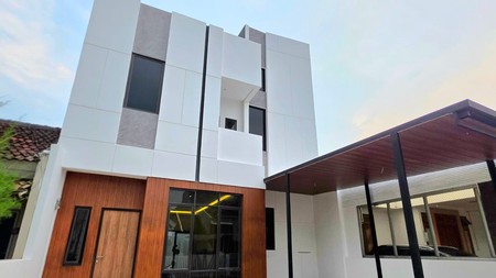Di jual Cepat!! Rumah Siap Huni dengan Hunian Nyaman dan Asri