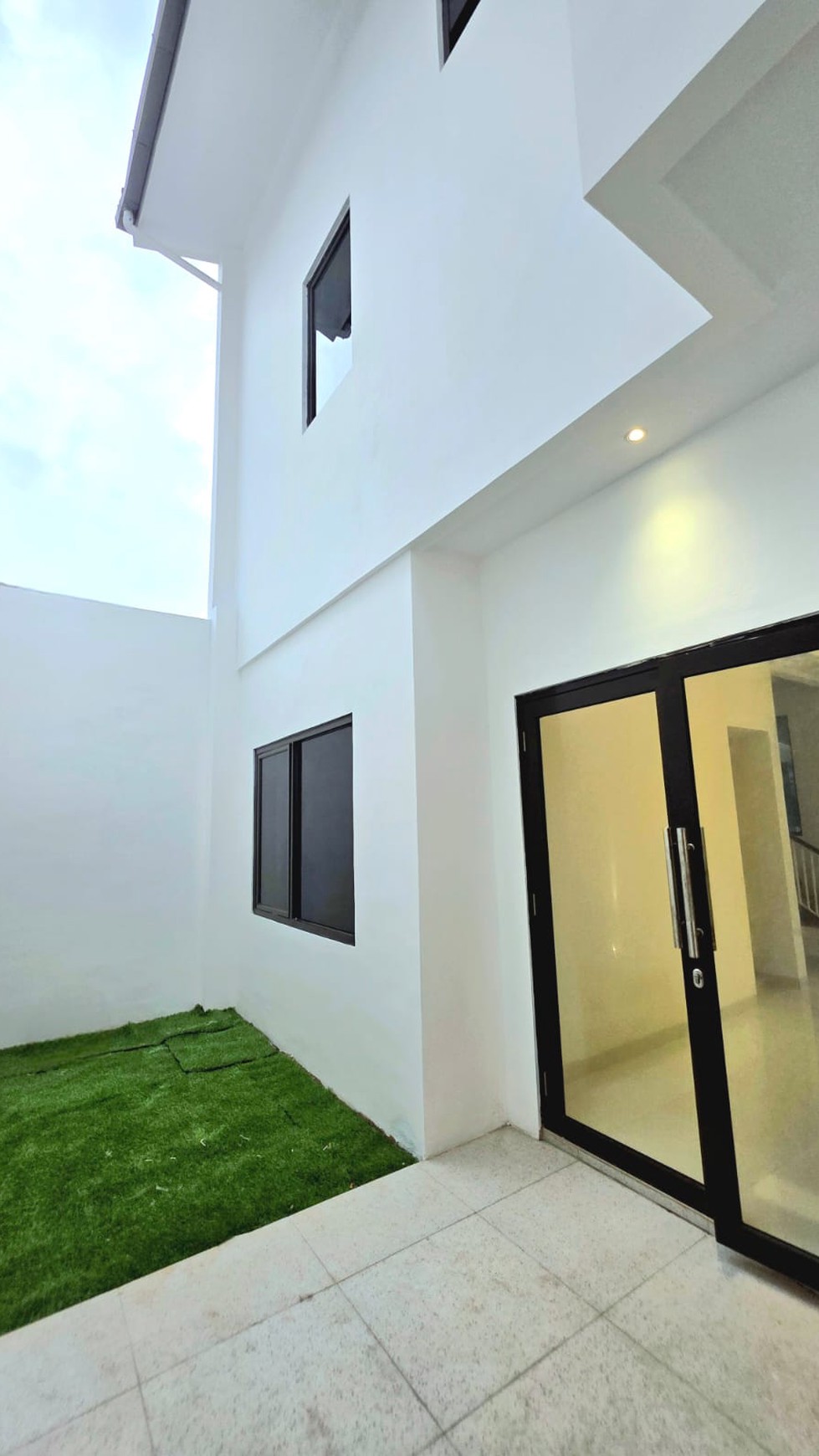 Di jual Cepat!! Rumah Siap Huni dengan Hunian Nyaman dan Asri