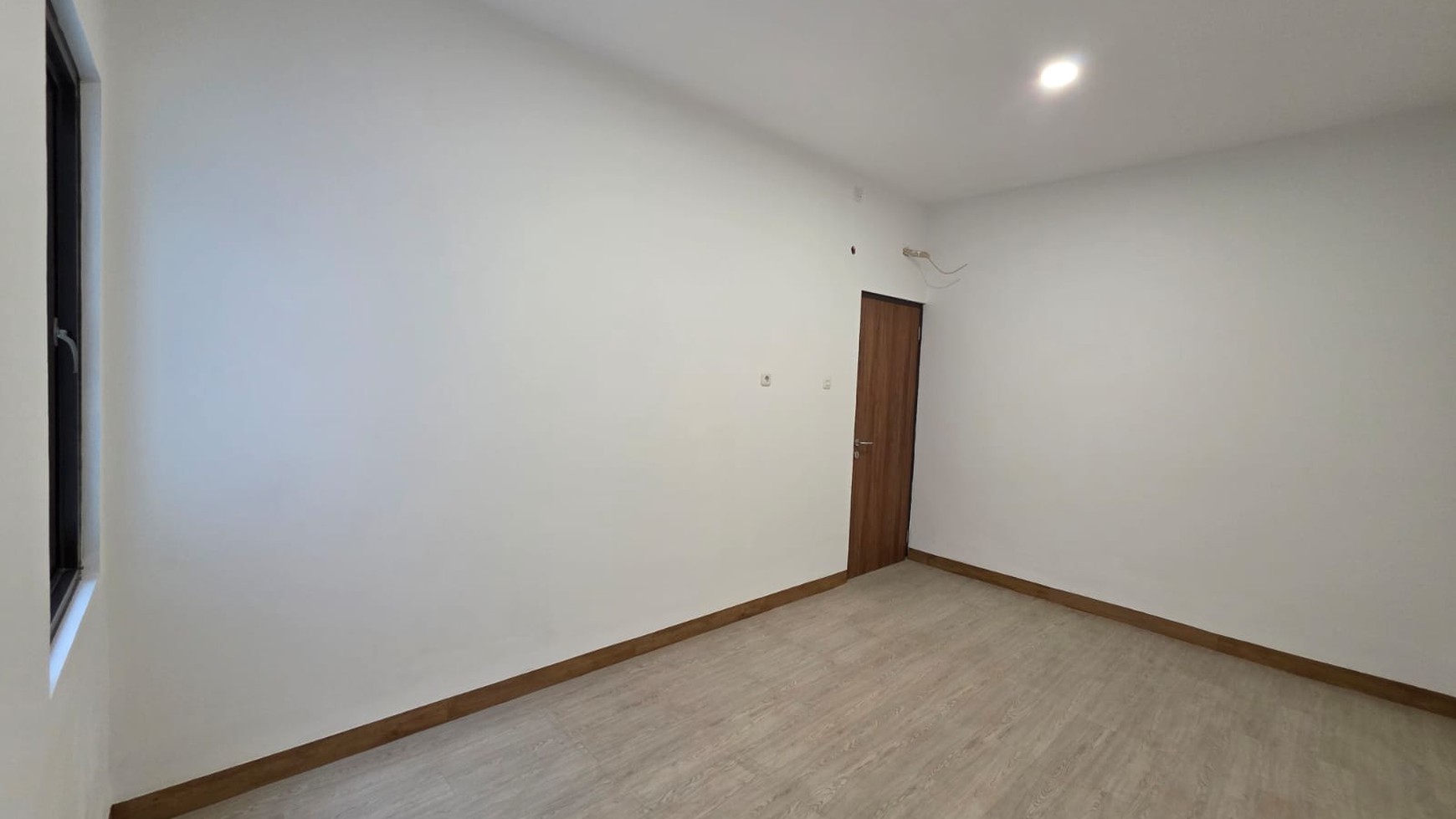 Di jual Cepat!! Rumah Siap Huni dengan Hunian Nyaman dan Asri