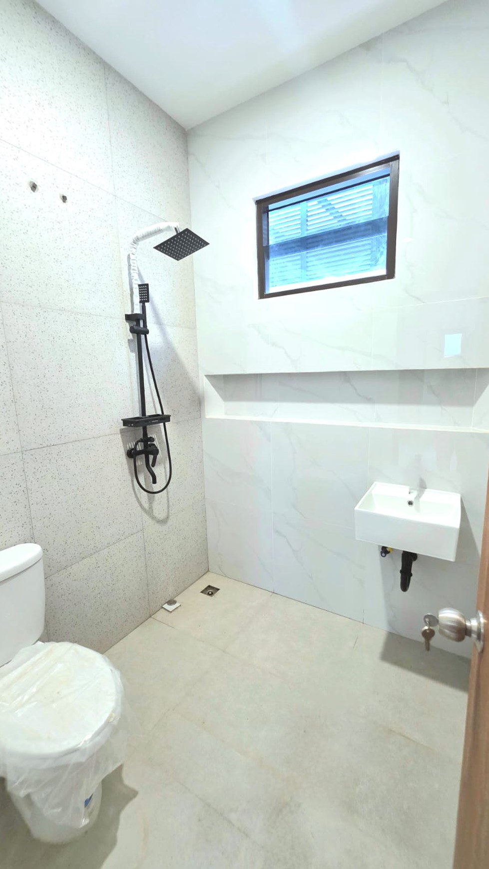 Di jual Cepat!! Rumah Siap Huni dengan Hunian Nyaman dan Asri