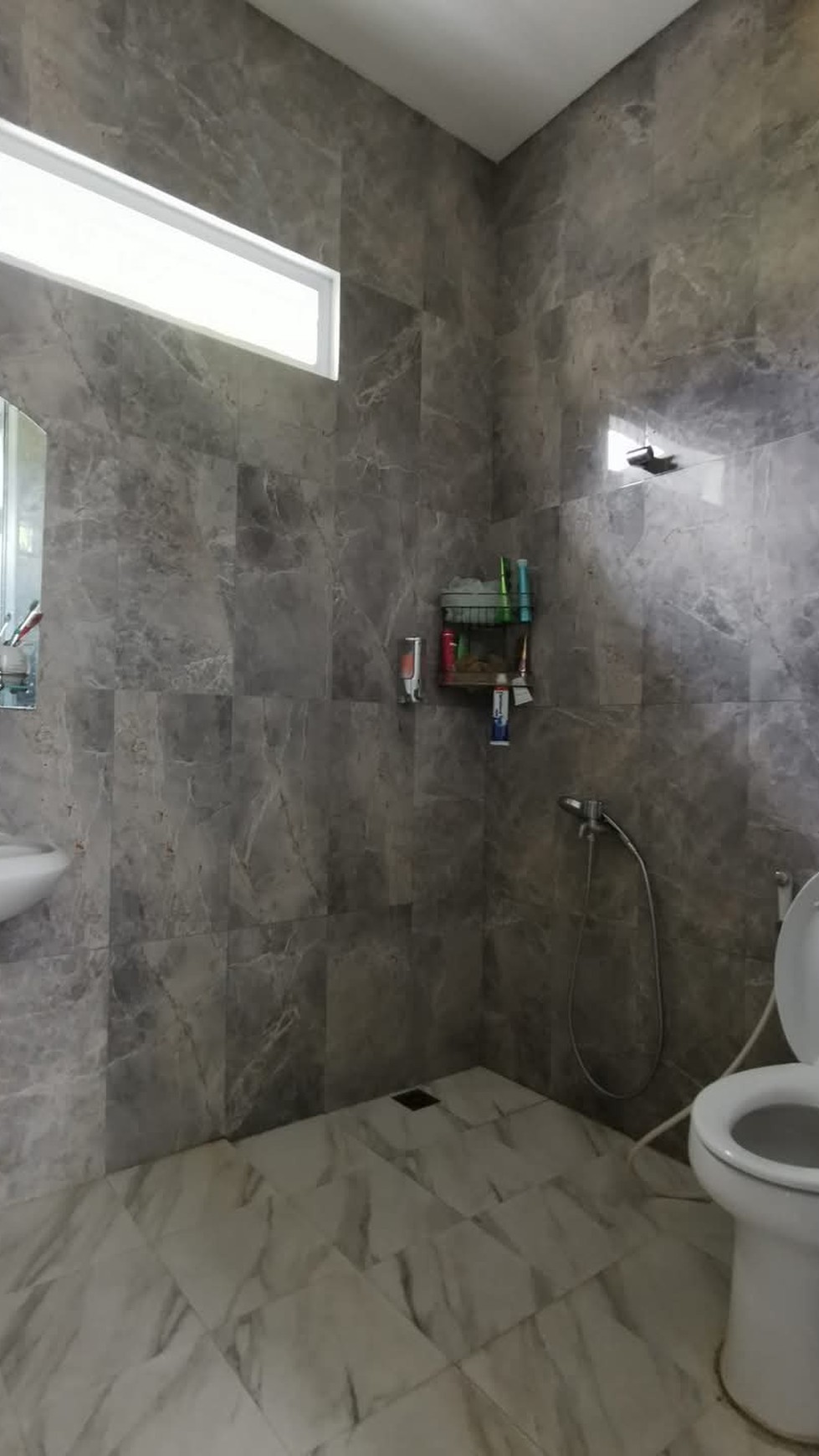 Turun Harga Fully Furnished, Bebas Banjir Siap Huni di Pondok Kacang Timur, Pondok Aren, Tangerang Selatan.