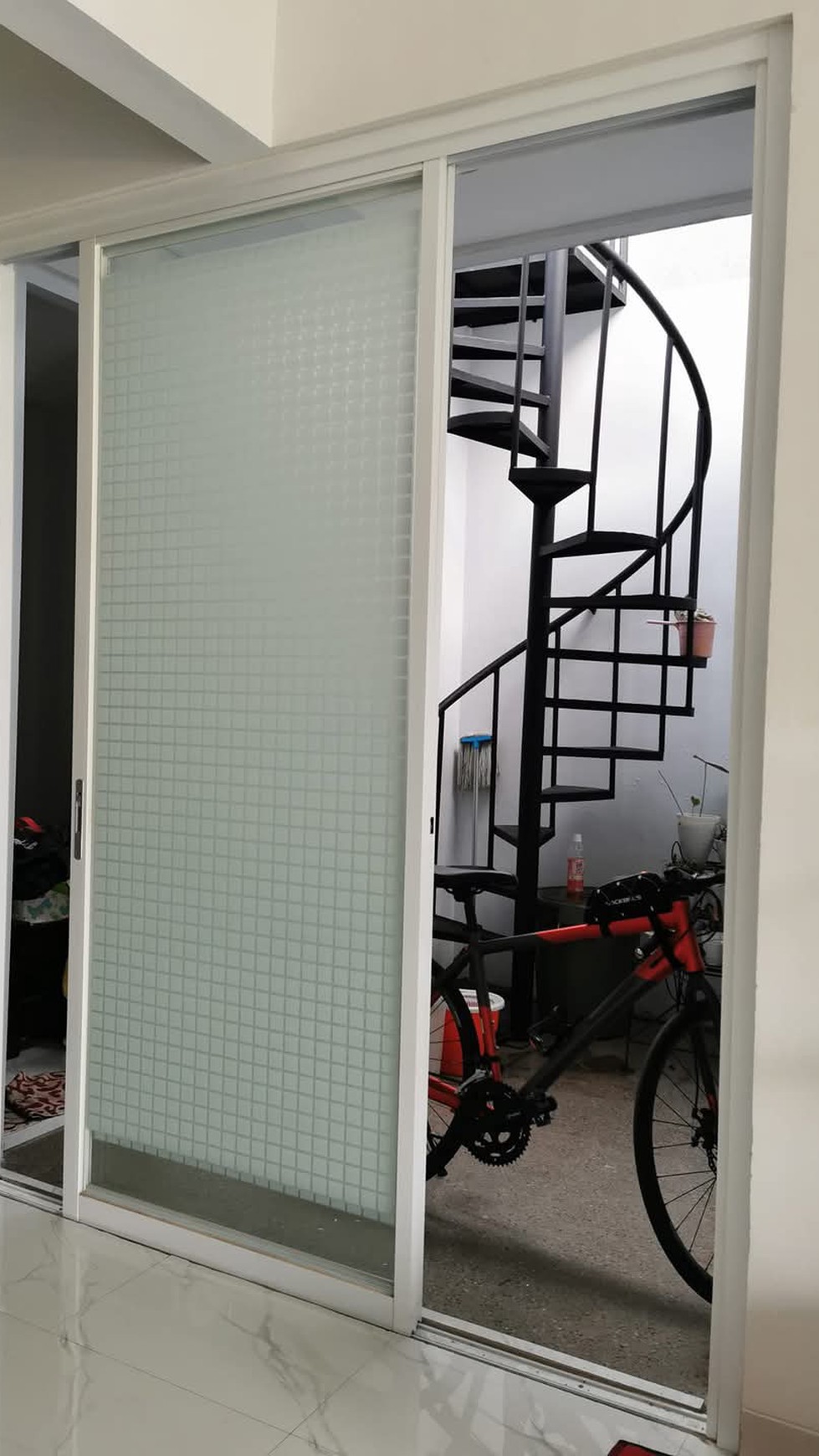 Turun Harga Fully Furnished, Bebas Banjir Siap Huni di Pondok Kacang Timur, Pondok Aren, Tangerang Selatan.