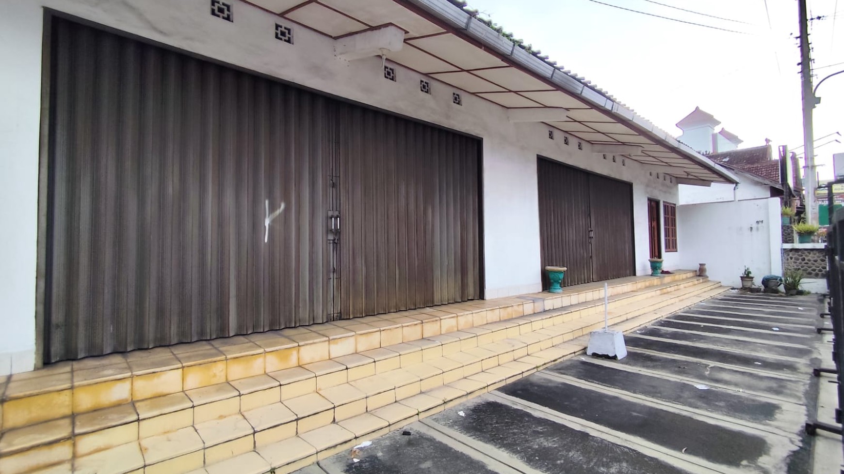 Tanah Dan Bangunan 942 Meter Persegi Lokasi Dekat Pasar Godean Sleman