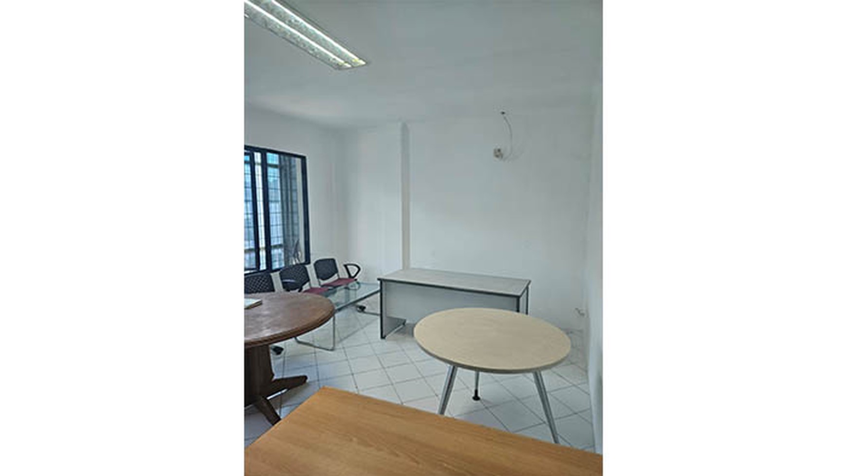 Ruko Gading Kirana Timur, Kelapa Gading. Dalam kompleks / tidak hadap jalan raya. Ex kantor
