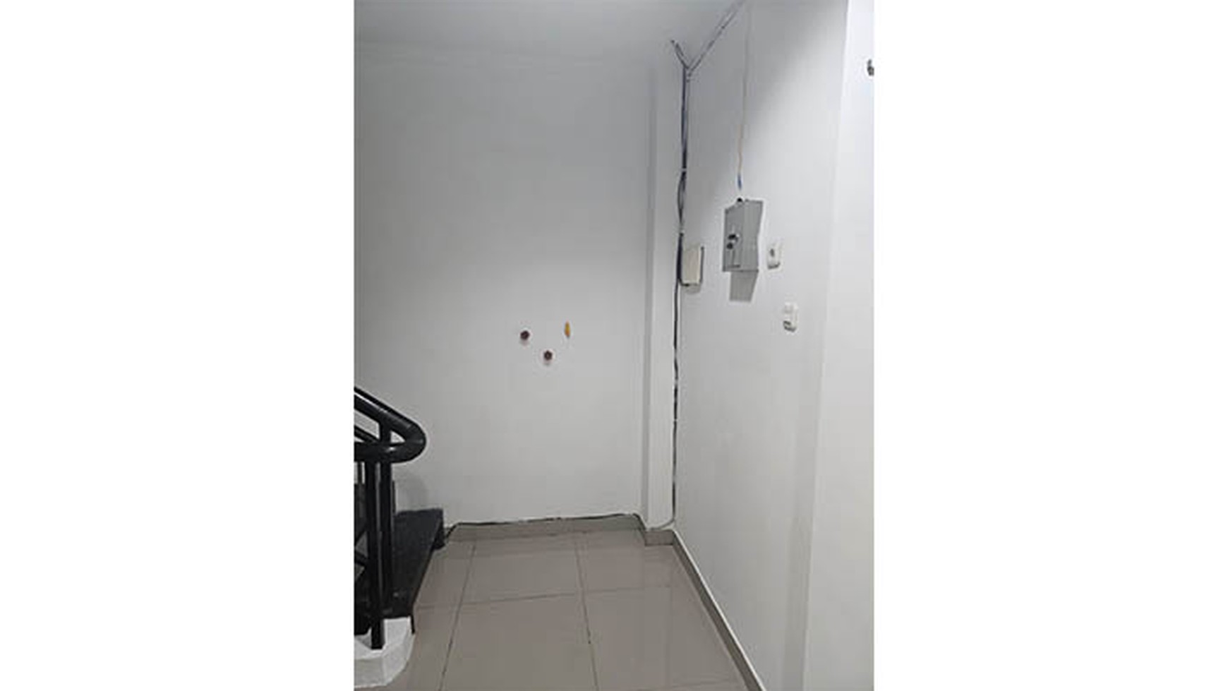 Ruko Gading Kirana Timur, Kelapa Gading. Dalam kompleks / tidak hadap jalan raya. Ex kantor