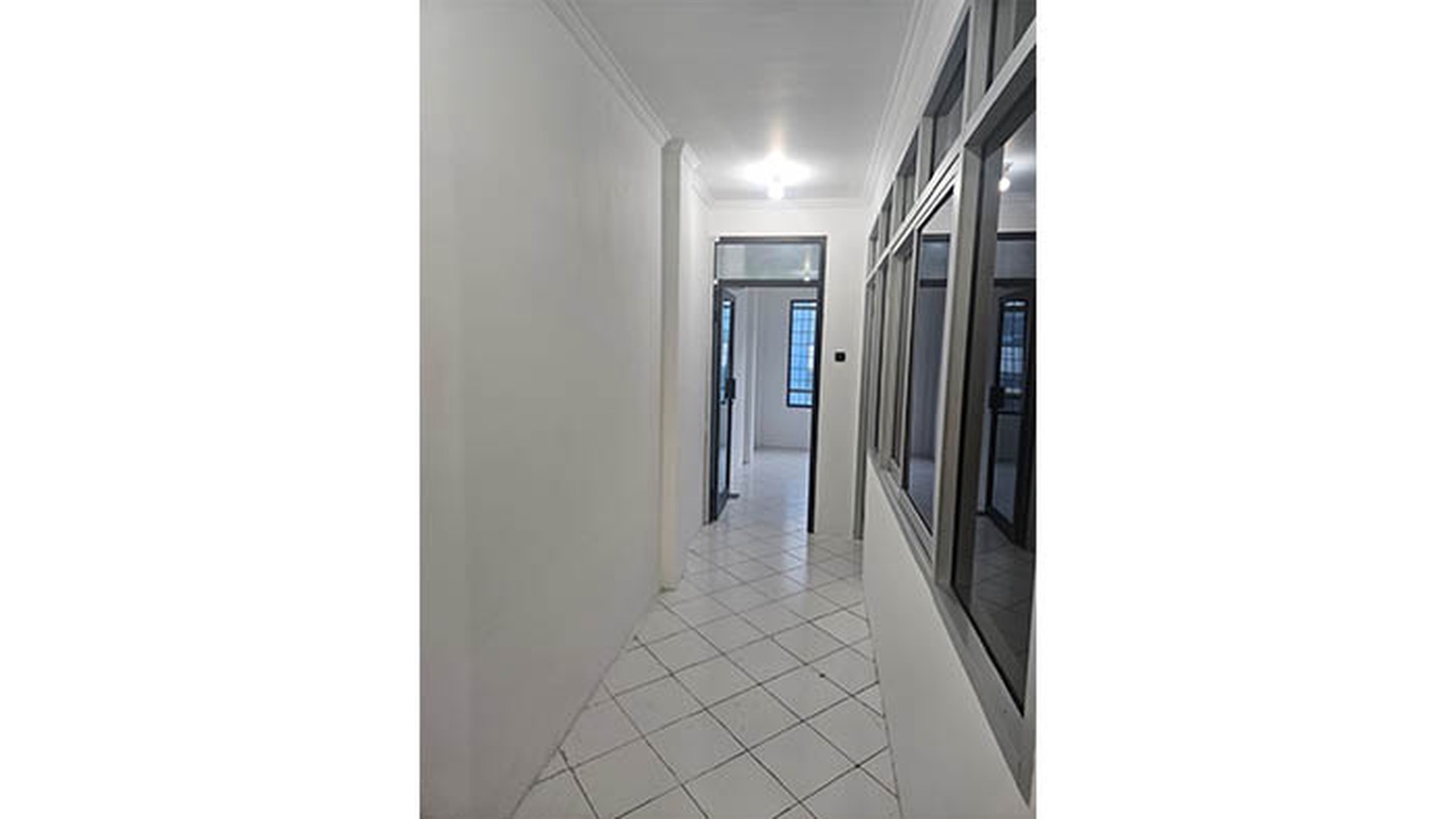 Ruko Gading Kirana Timur, Kelapa Gading. Dalam kompleks / tidak hadap jalan raya. Ex kantor