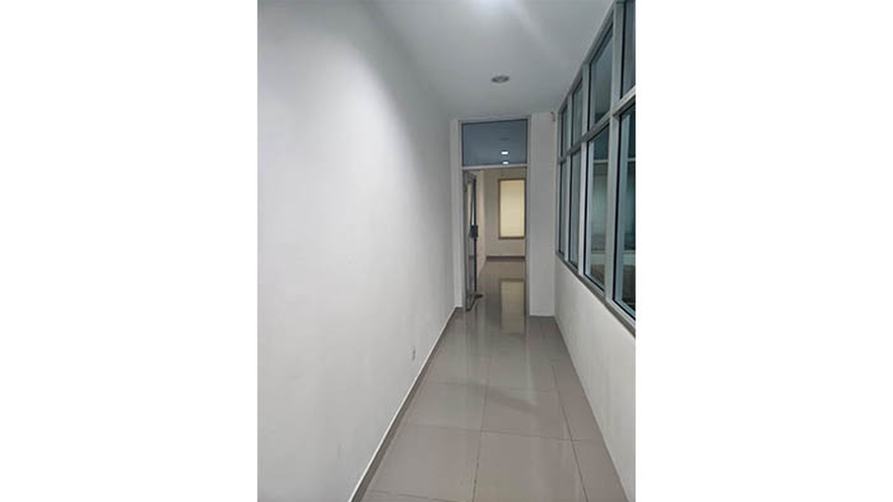 Ruko Gading Kirana Timur, Kelapa Gading. Dalam kompleks / tidak hadap jalan raya. Ex kantor