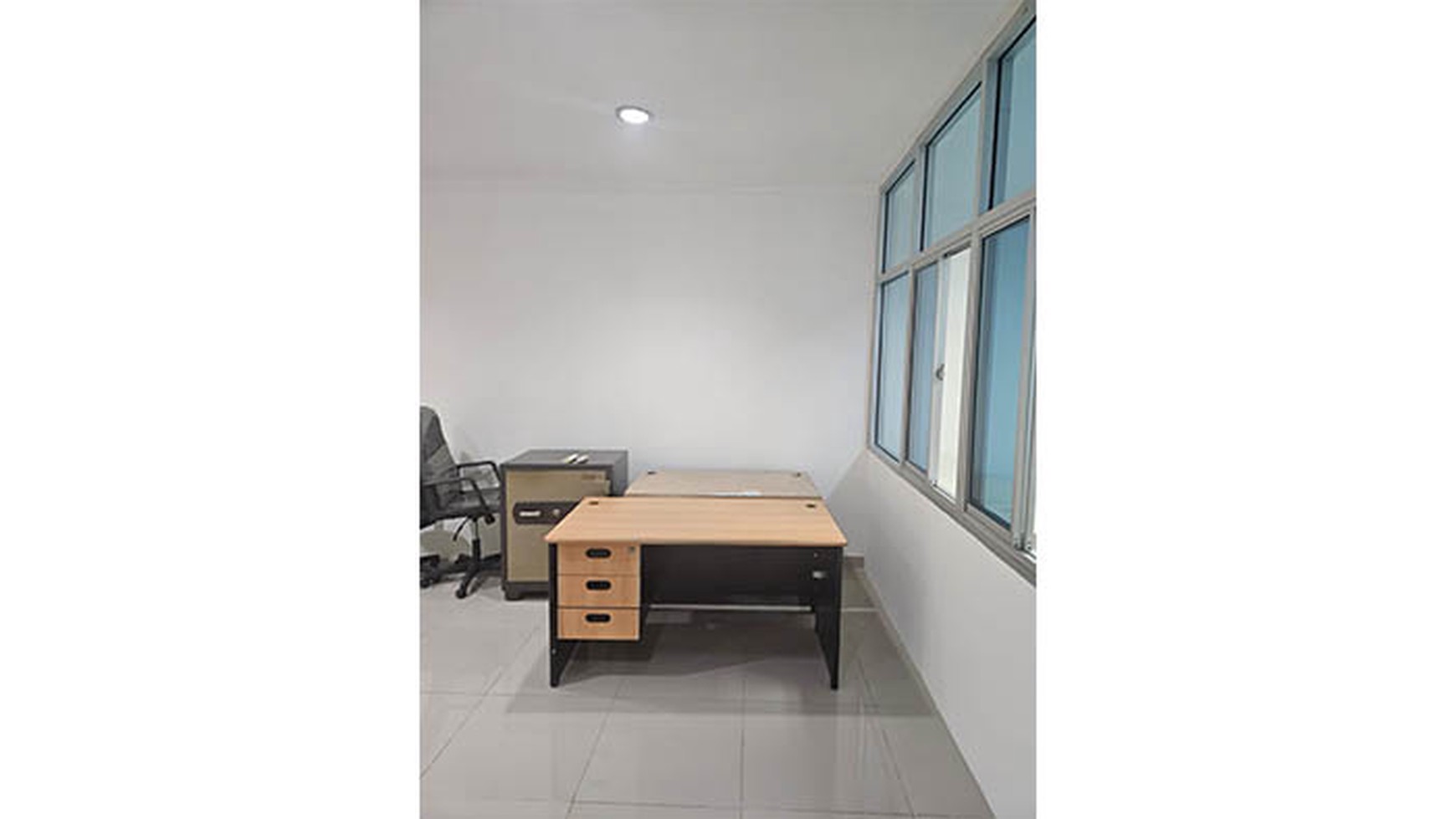 Ruko Gading Kirana Timur, Kelapa Gading. Dalam kompleks / tidak hadap jalan raya. Ex kantor