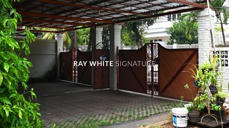 Rumah Lama Terawat di Jl Wijaya VII Lokasi Prime