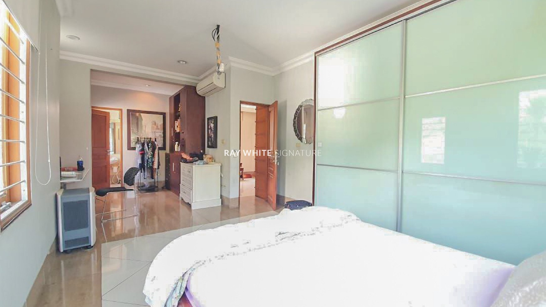 Dijual Rumah Eksklusif dan luas di Jl Pangeran Antasari Cocok Untuk Lokasi Bisnis