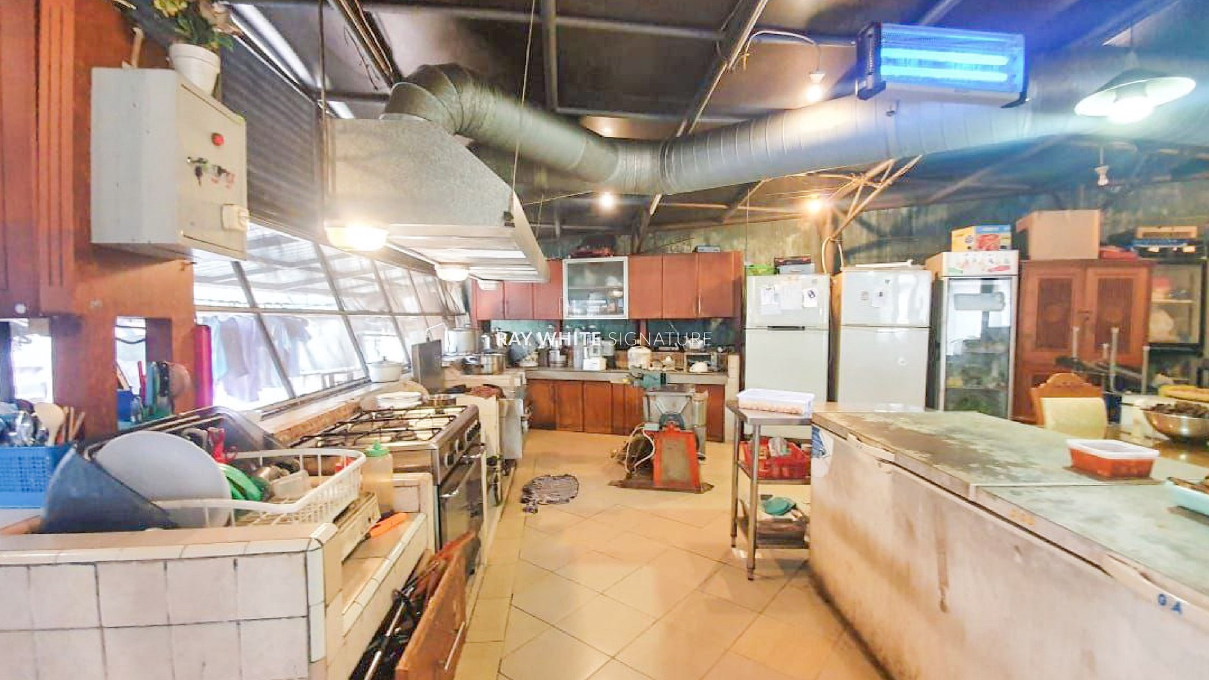 Dijual Rumah Eksklusif dan luas di Jl Pangeran Antasari Cocok Untuk Lokasi Bisnis