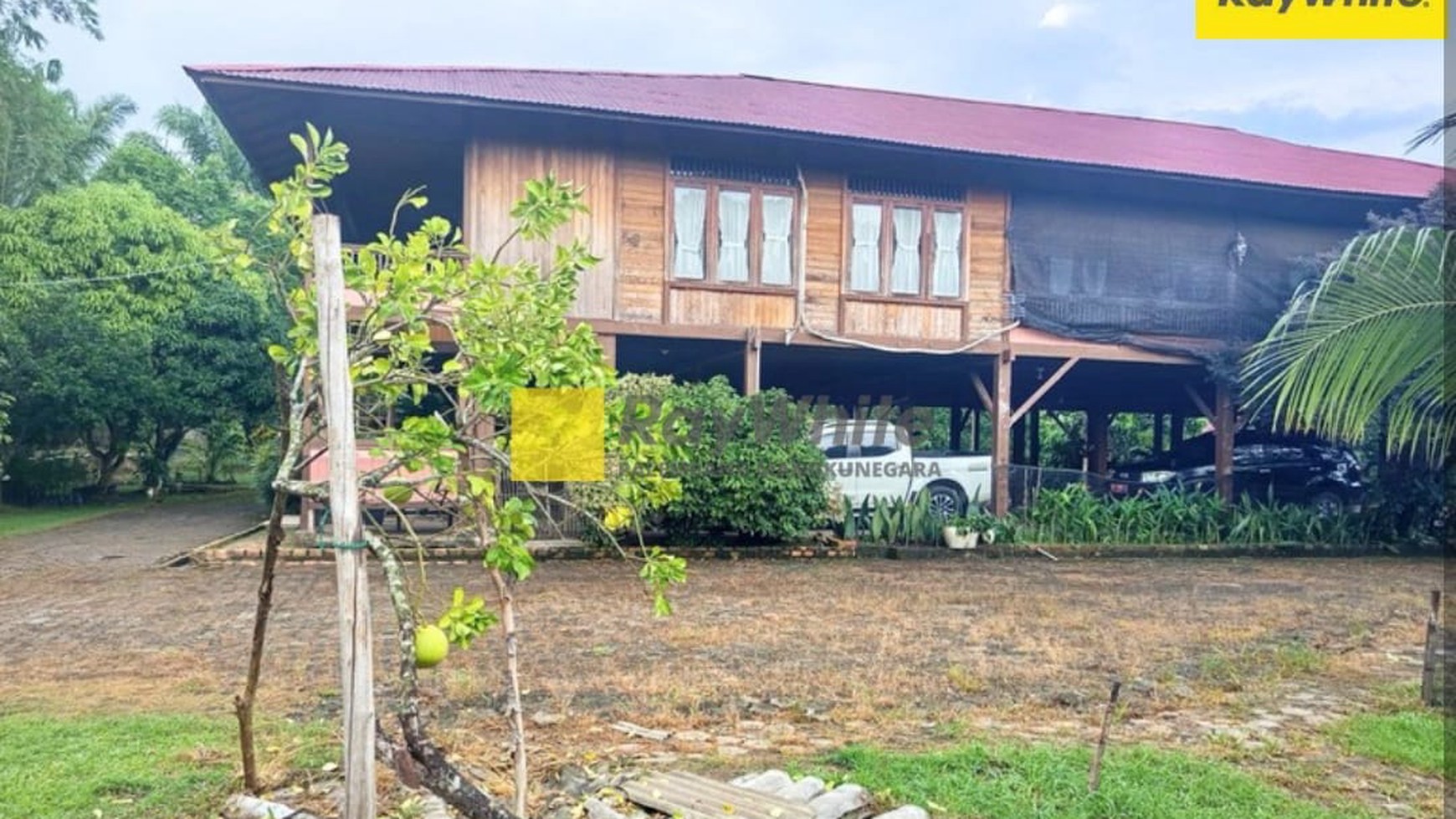 Dijual Tanah dan 2 Rumah