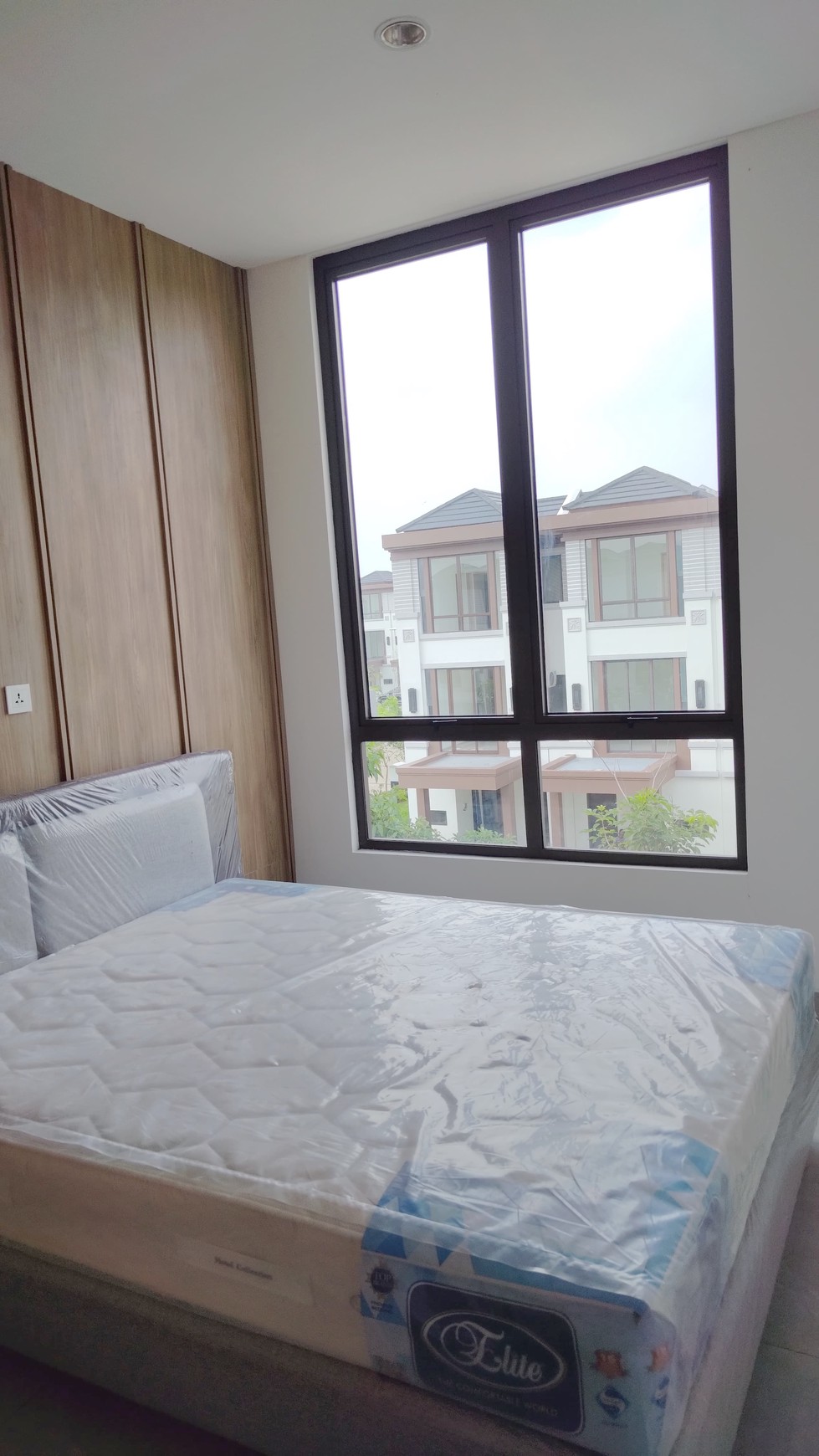 Rumah Bagus 2 Lantai Semi Furnished di Tenggerang