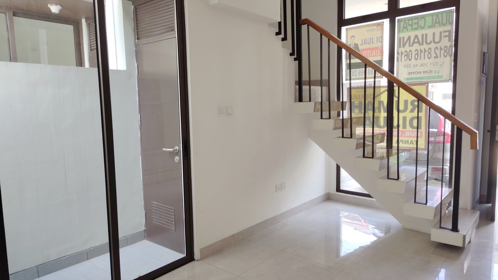 Rumah Bagus 2 Lantai Semi Furnished di Tenggerang
