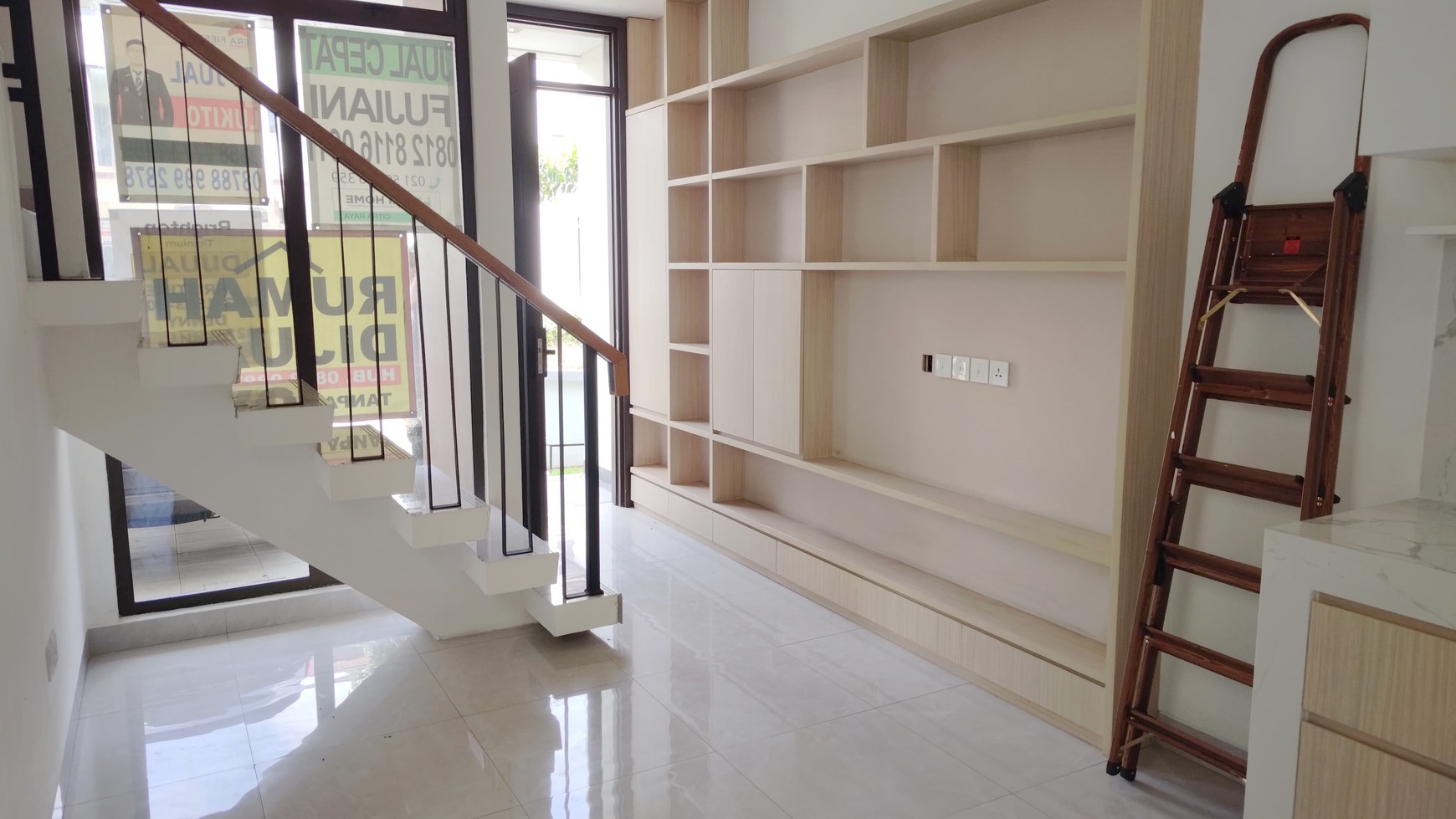 Rumah Bagus 2 Lantai Semi Furnished di Tenggerang