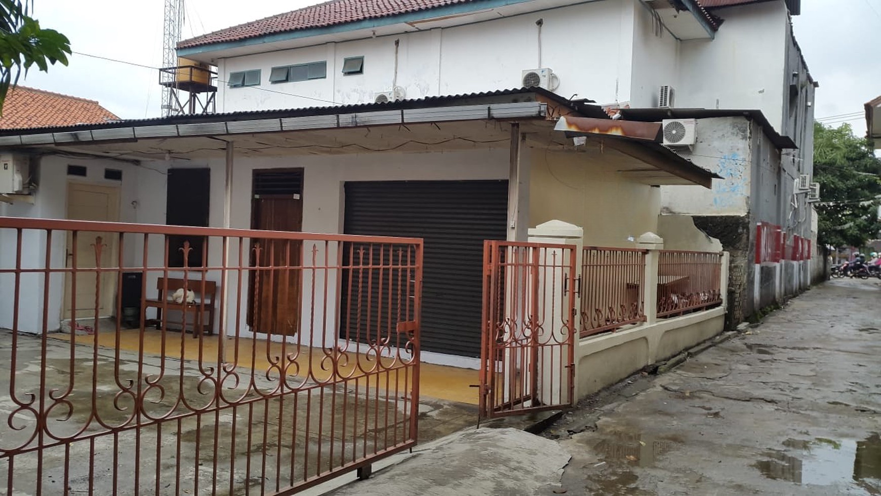 Rumah dengan Luas Tanah 424 m2 di Ciputat - Tanah Luas Harga Nego