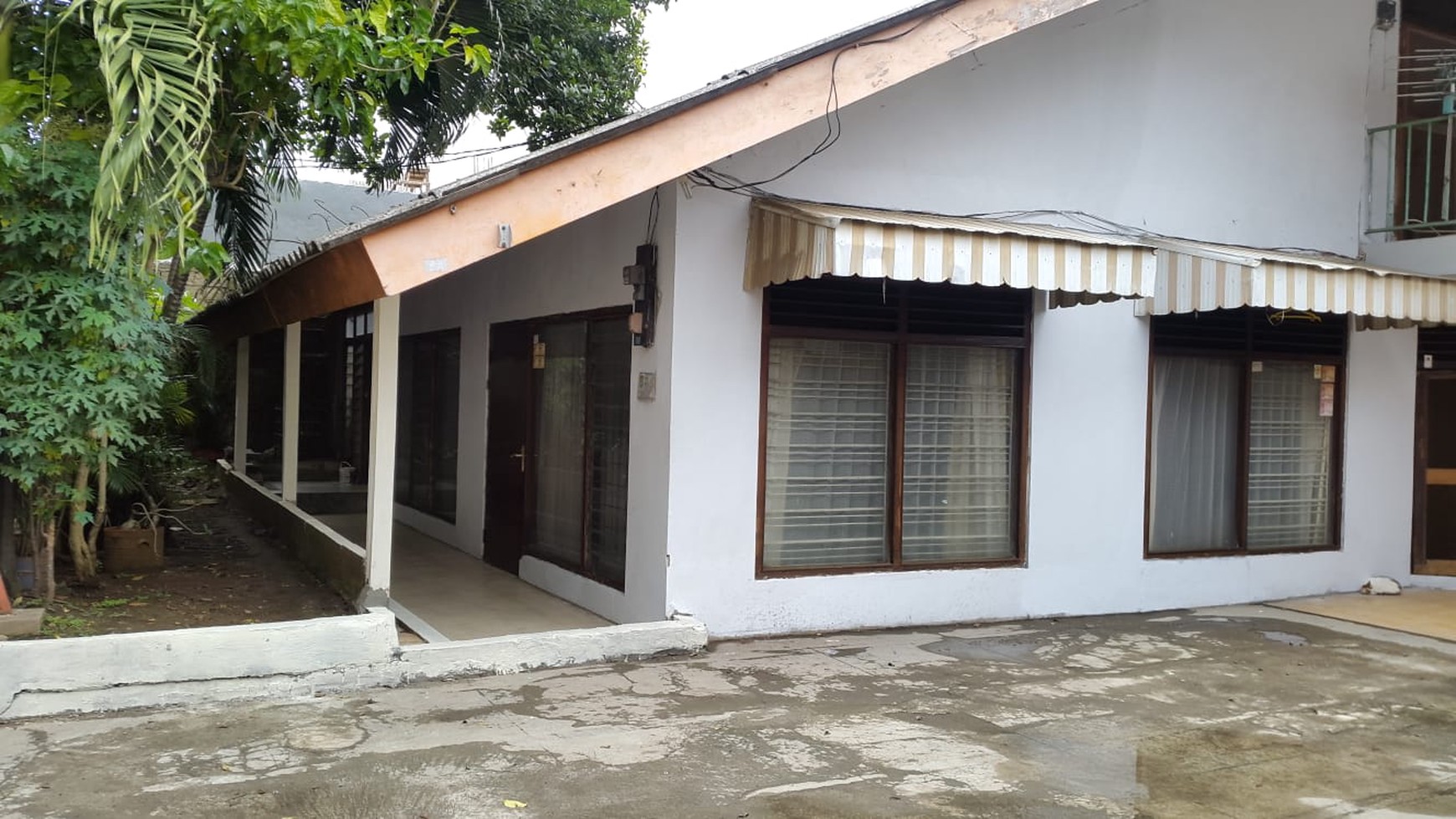 Rumah dengan Luas Tanah 424 m2 di Ciputat - Tanah Luas Harga Nego