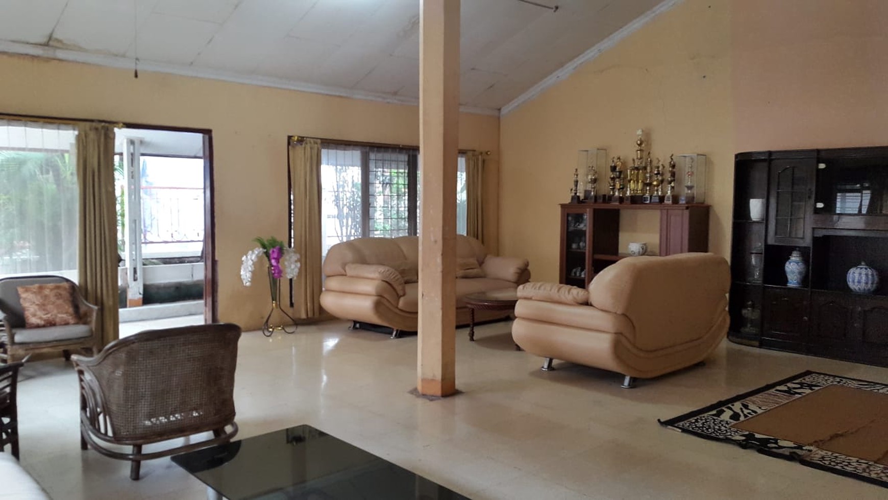 Rumah dengan Luas Tanah 424 m2 di Ciputat - Tanah Luas Harga Nego