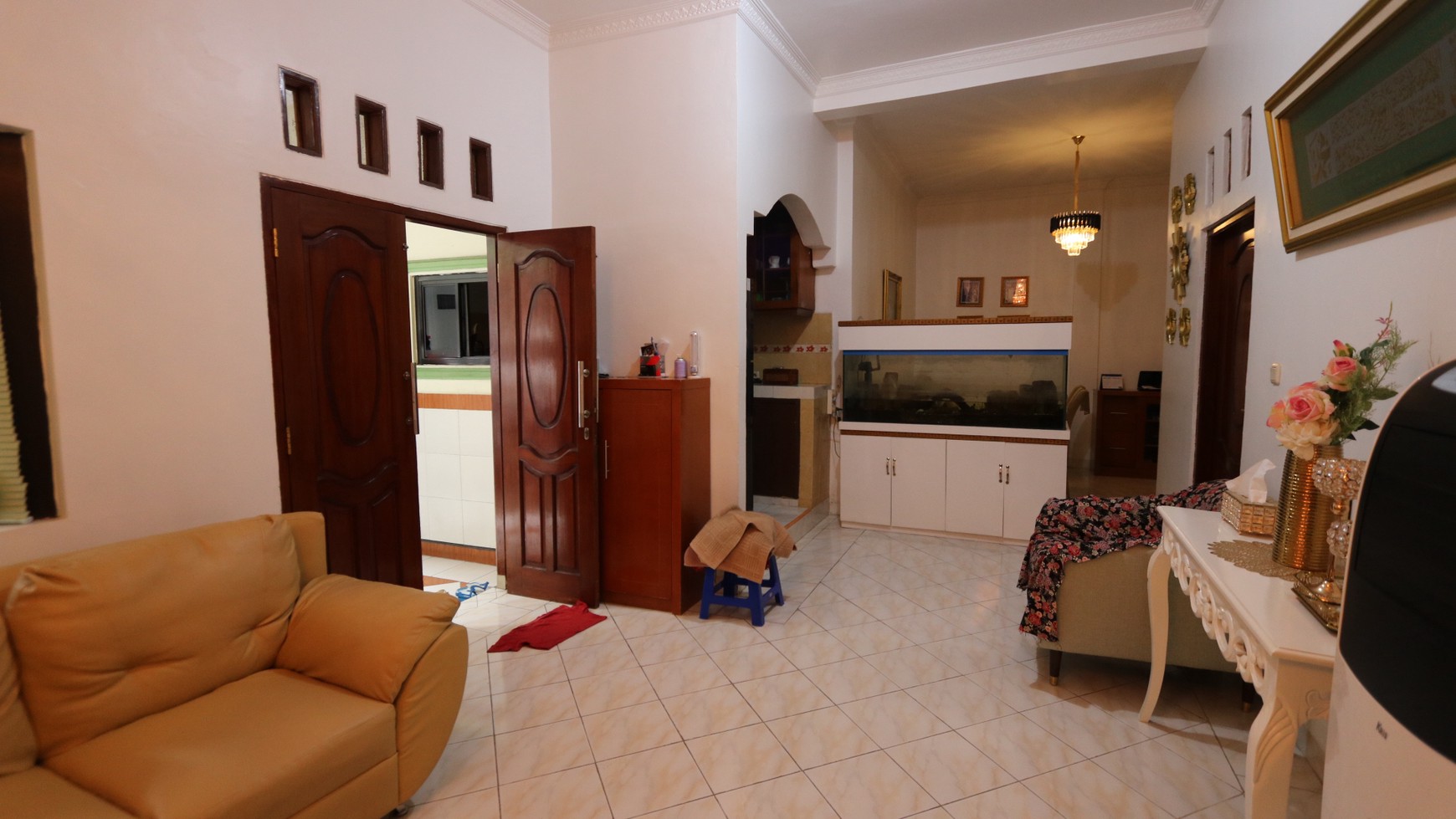 RUMAH 3 LANTAI UNTUK KOST DAN RUKO DI AREA LOKASI YANG STRATEGIS DI TOLE ISKANDAR DEPOK