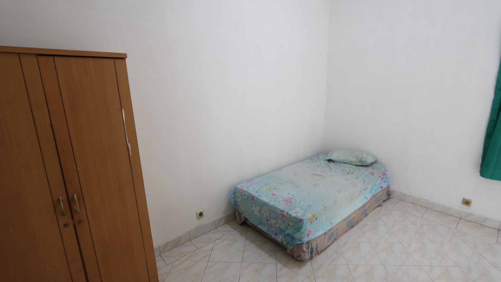 RUMAH 3 LANTAI UNTUK KOST DAN RUKO DI AREA LOKASI YANG STRATEGIS DI TOLE ISKANDAR DEPOK