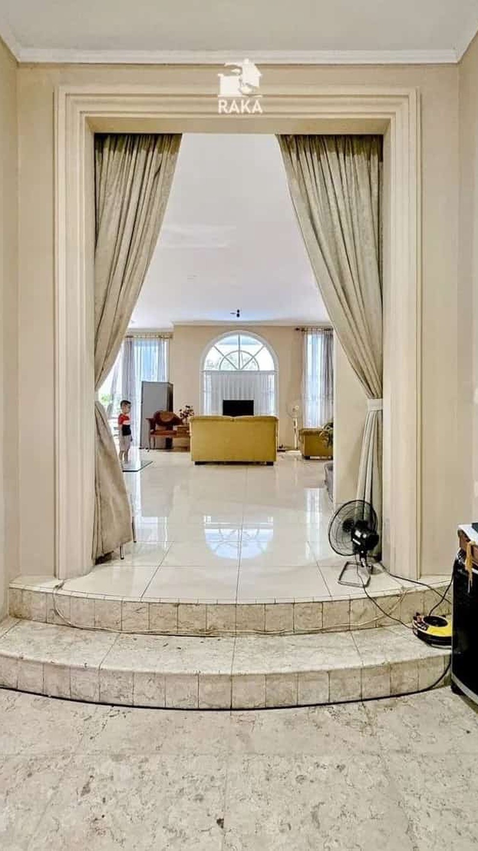 Rumah Bangunan 2 Lantai Mediterranean Style Design Di Pondok Indah, Jakarta Selatan