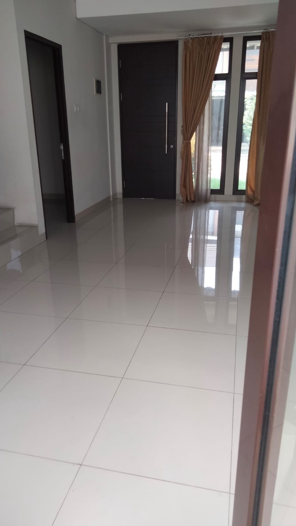 Cluster Cosmo Estate Lippo Cikarang Semi-furnished
